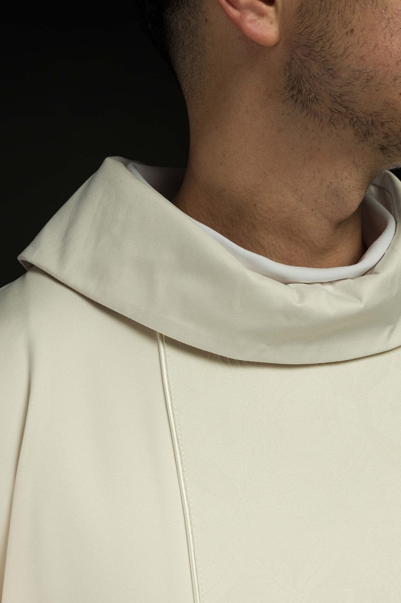 Casula écru con banda jacquard decorata con croci KOR/402/05/53 - PERILPRETE.IT