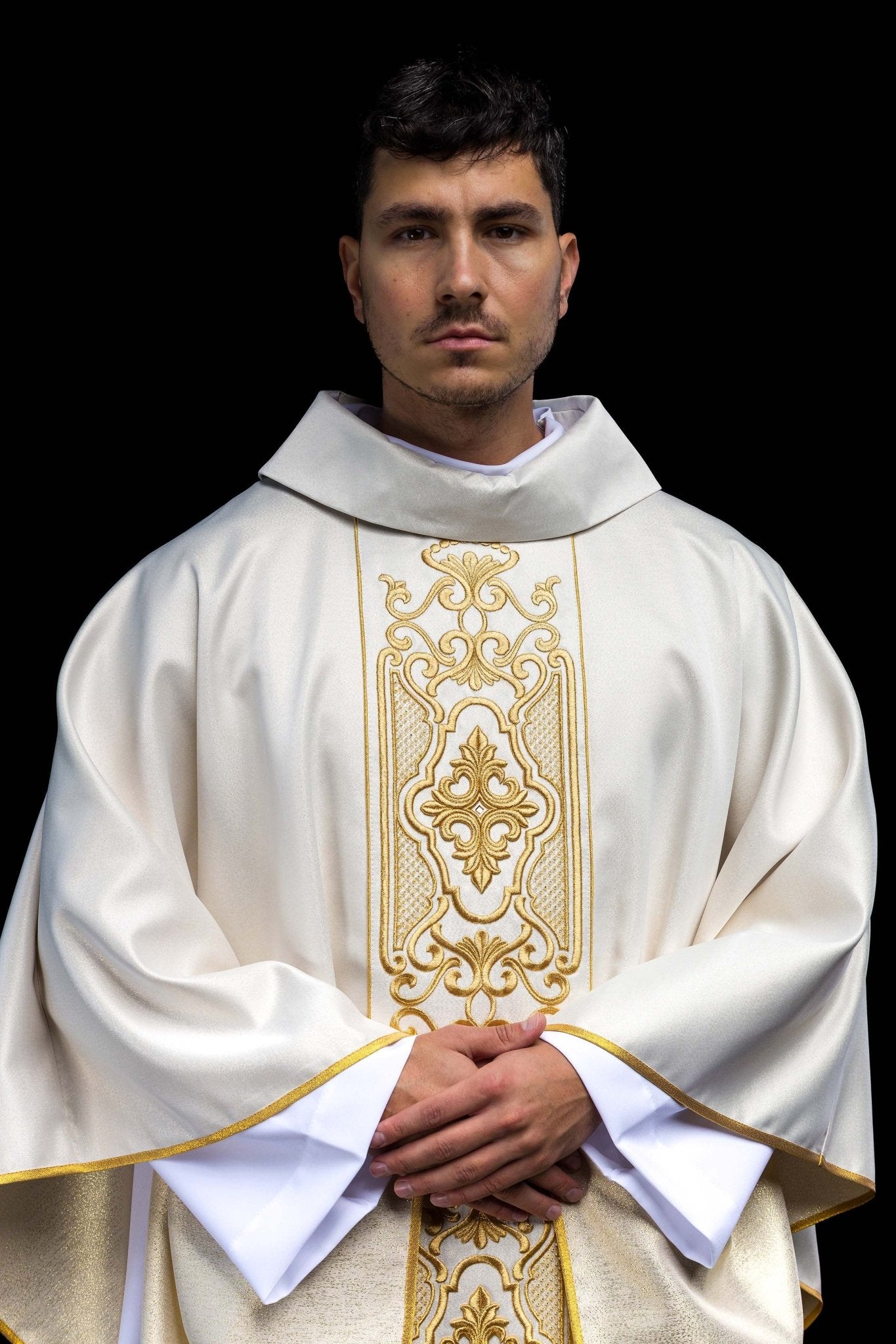 Casula liturgica brillante con ricami LE/7021/05 - PERILPRETE.IT