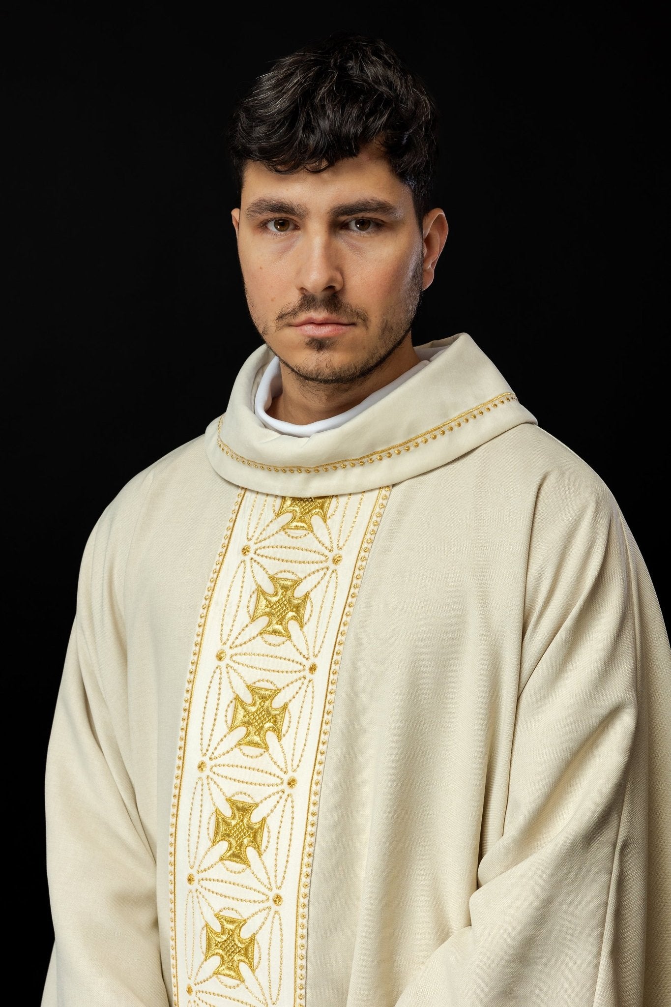 Casula liturgica con cintura riccamente decorata con croci S - 7071 - 05 - 70 - PERILPRETE.IT