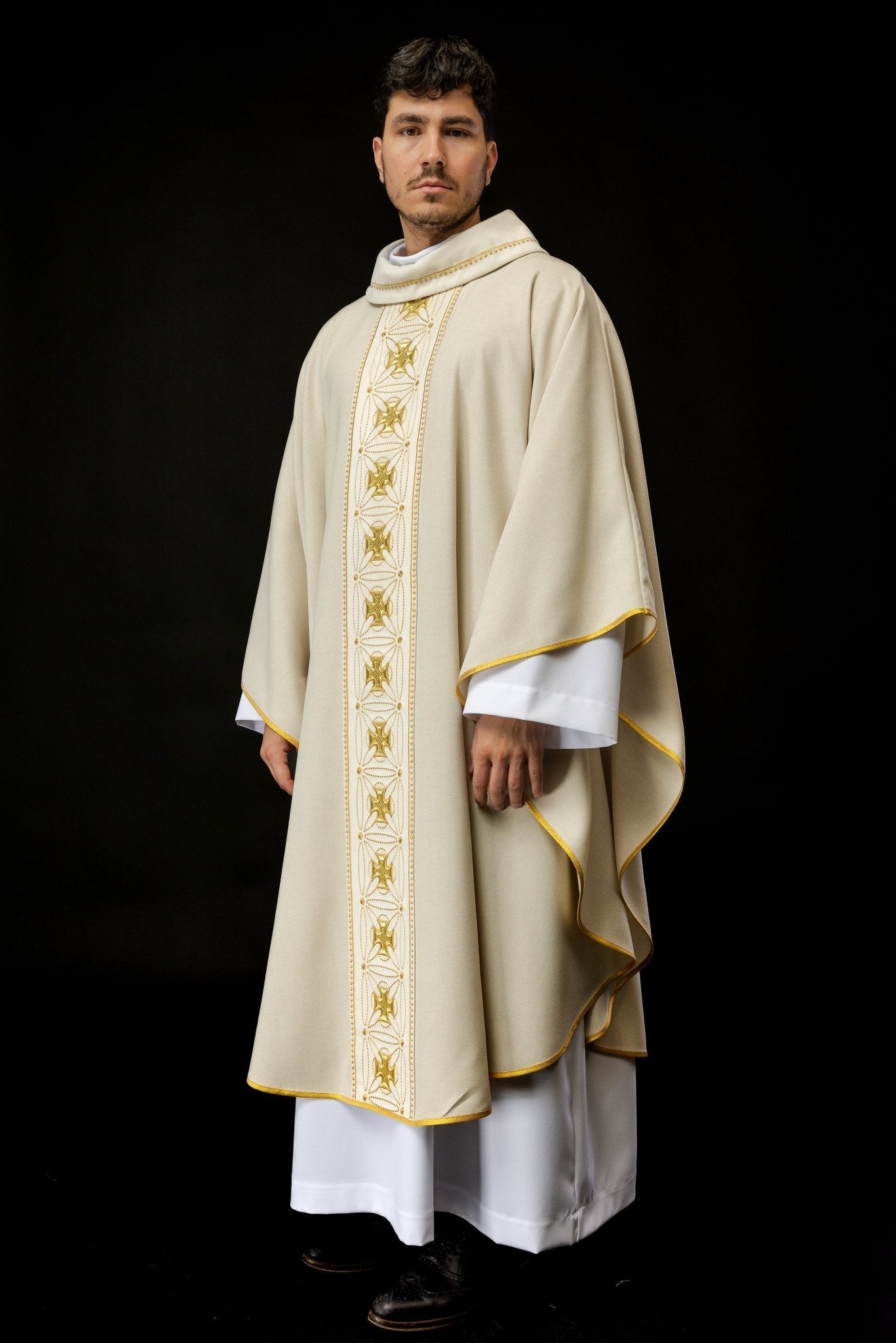 Casula liturgica con cintura riccamente decorata con croci S - 7071 - 05 - 70 - PERILPRETE.IT