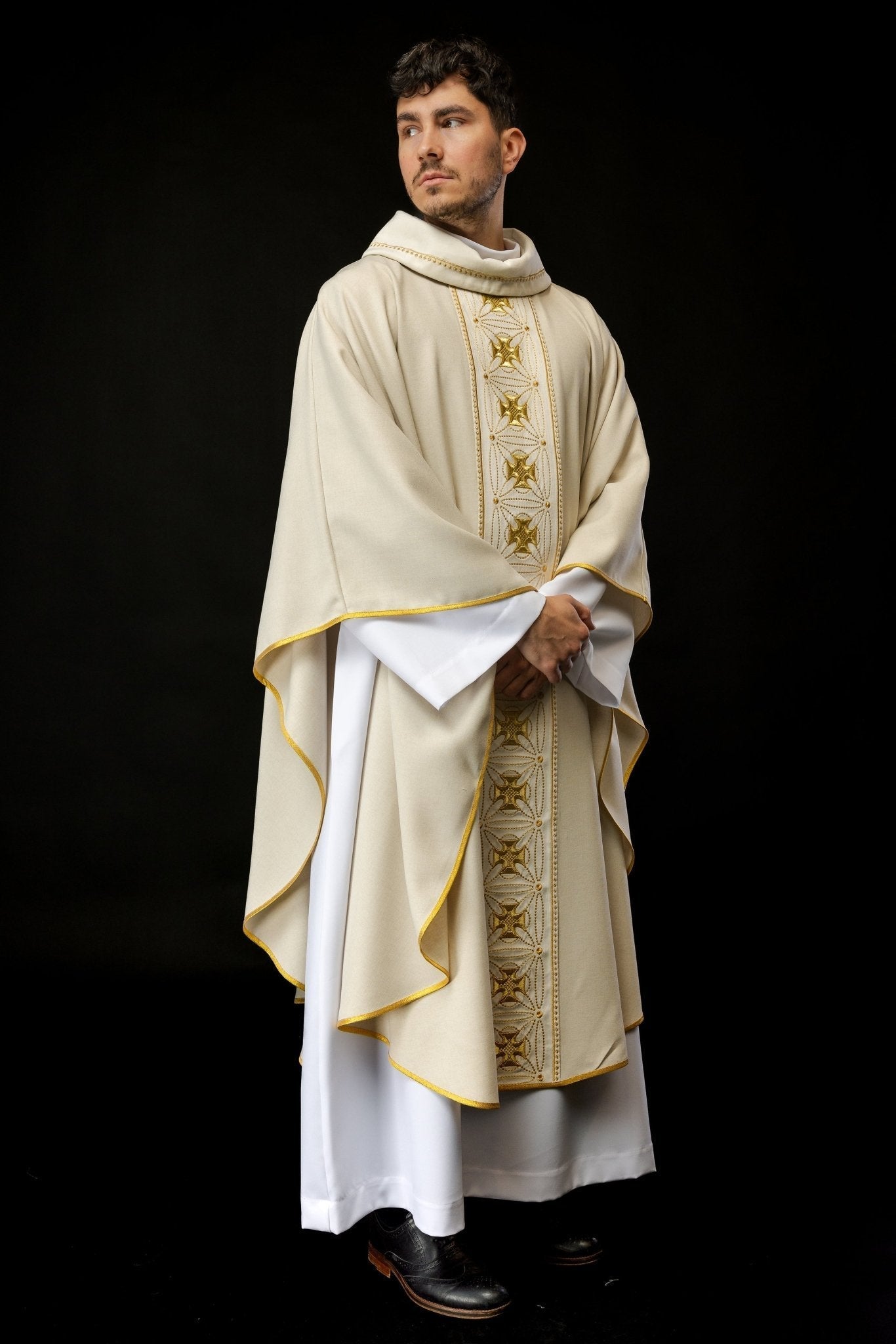 Casula liturgica con cintura riccamente decorata con croci S - 7071 - 05 - 70 - PERILPRETE.IT