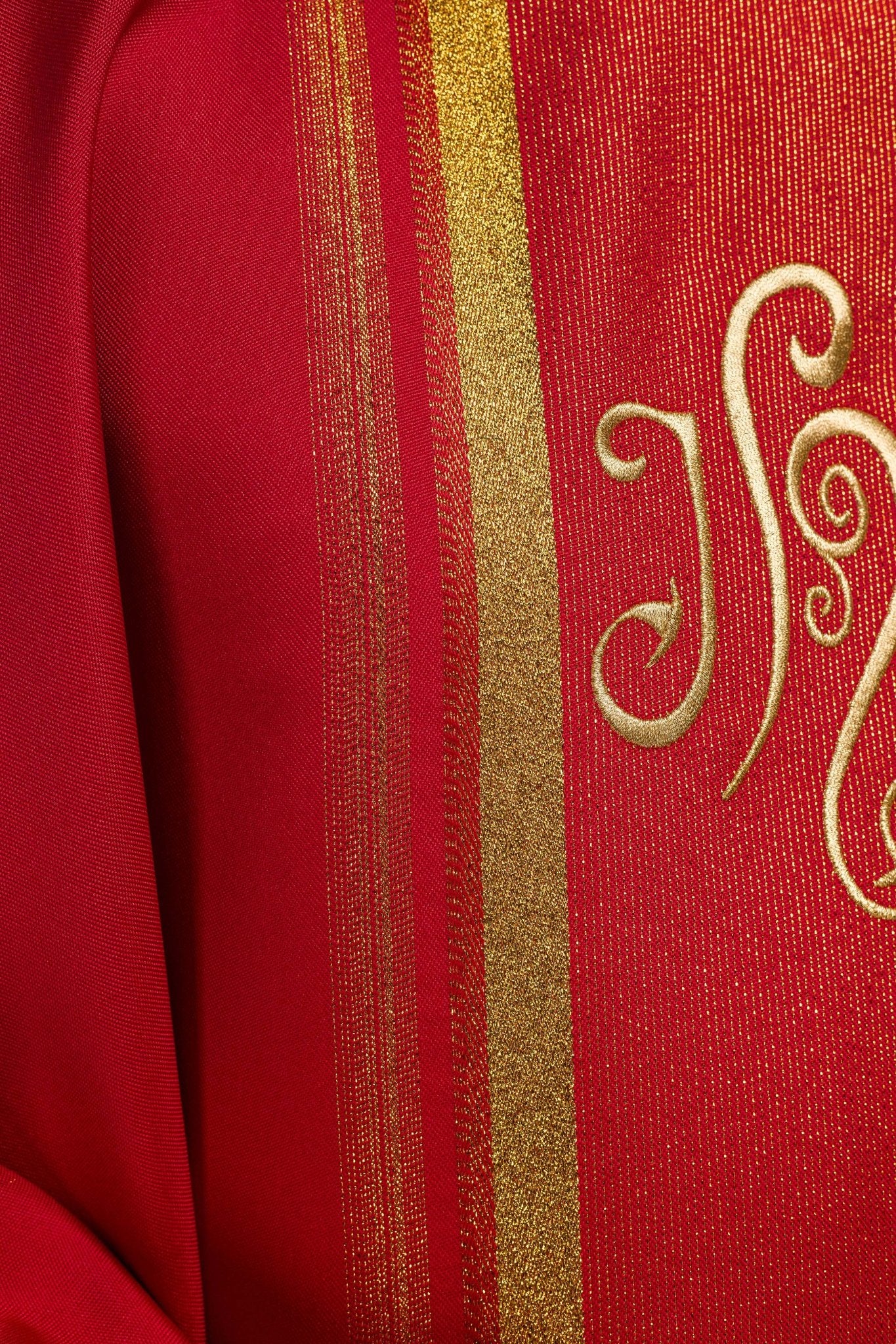 Casula liturgica Rossa decorata con ricamo IHS KOR/183/02/27 CZERWONY - PERILPRETE.IT
