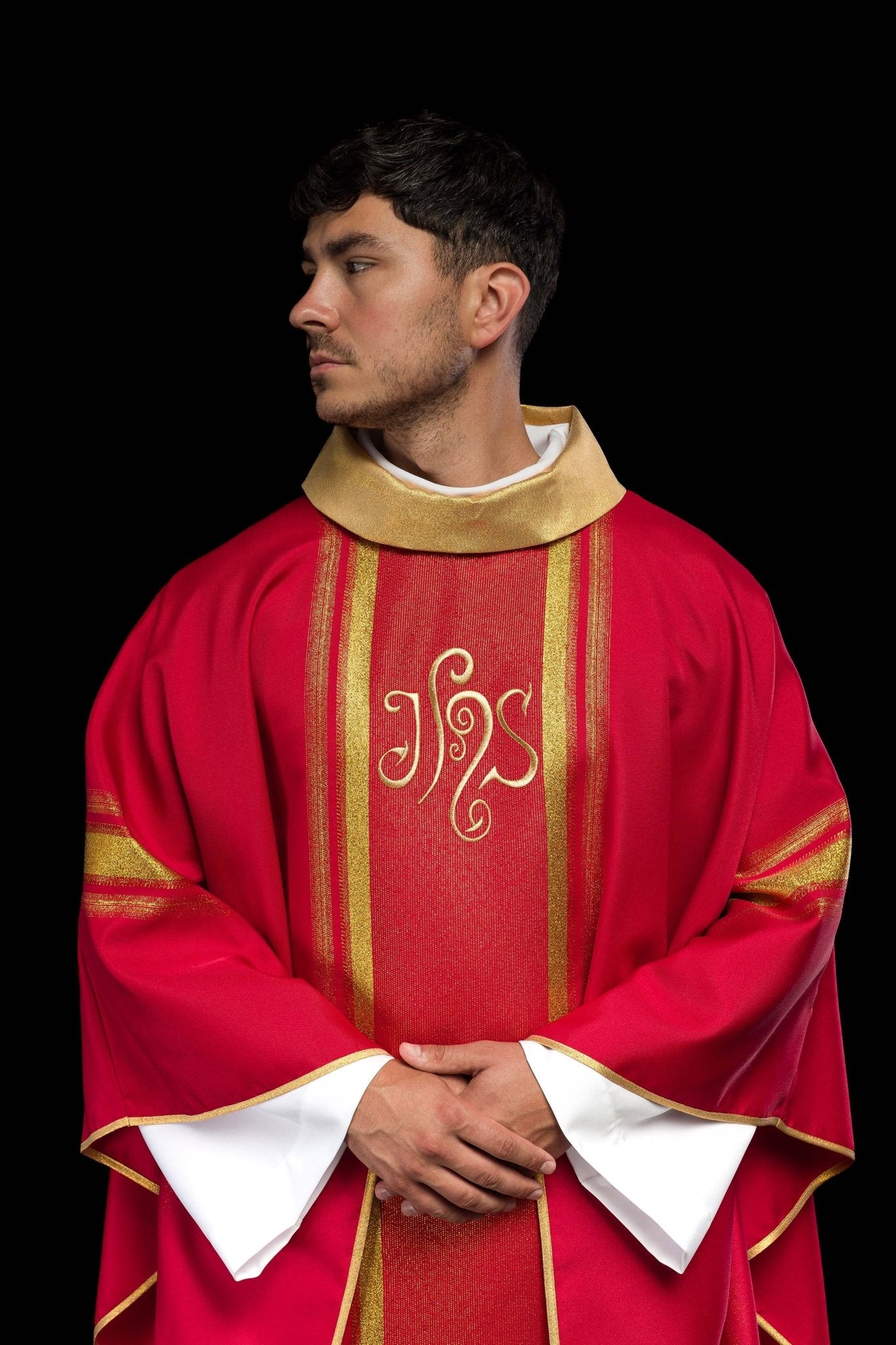 Casula liturgica Rossa decorata con ricamo IHS KOR/183/02/27 CZERWONY - PERILPRETE.IT