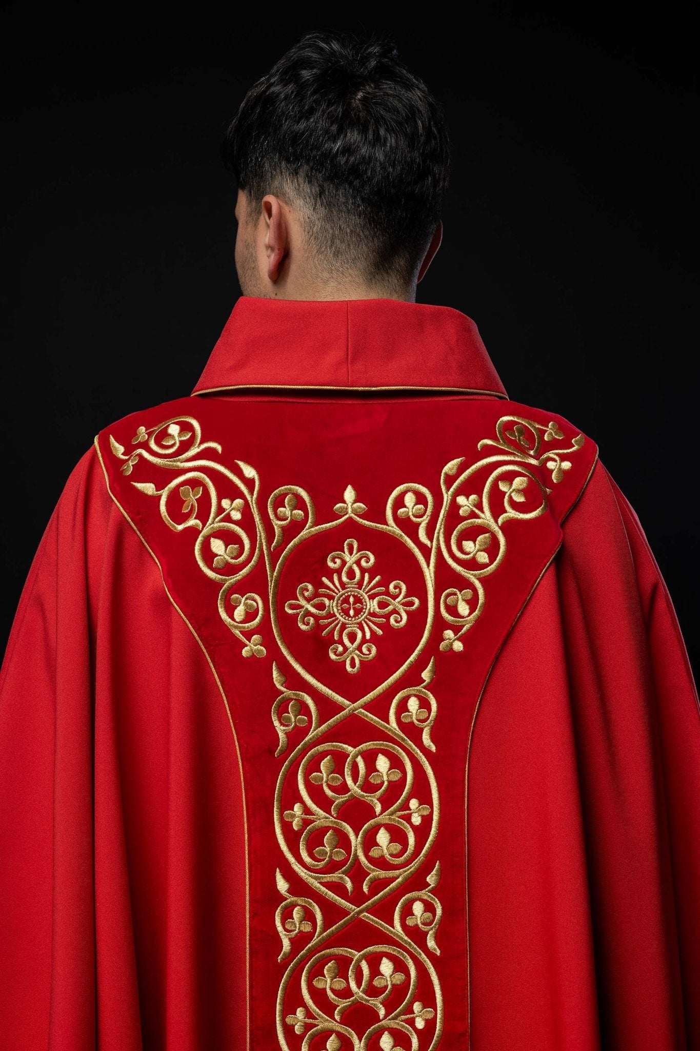 Casula liturgica Rossa decorata con stolone in velluto ricamato KOR/169/02 - PERILPRETE.IT
