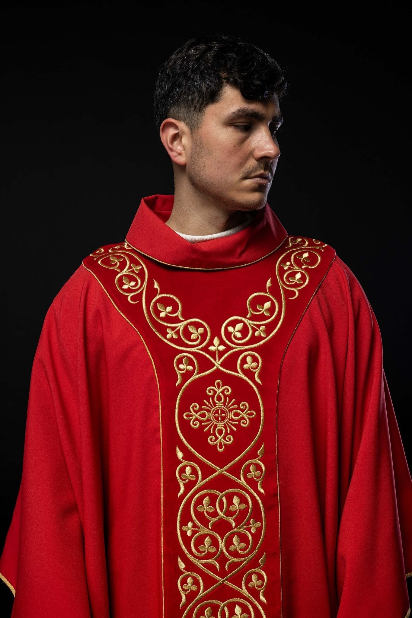 Casula liturgica Rossa decorata con stolone in velluto ricamato KOR/169/02 - PERILPRETE.IT