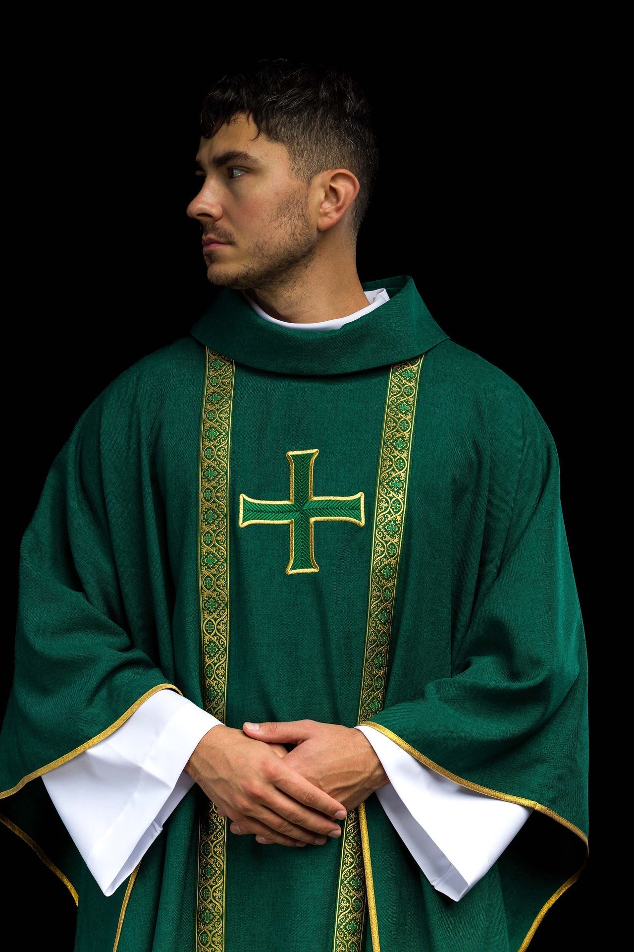 Casula liturgica verde con croce ricamata e bande jacquard KOR/975/01/70 - PERILPRETE.IT