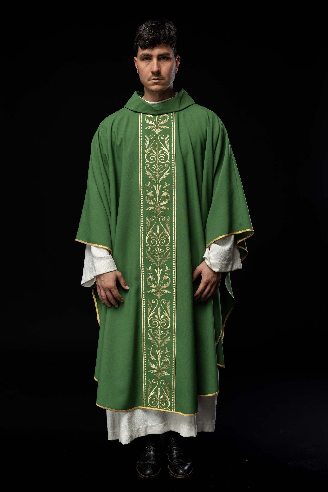 Casula liturgica Verde decorata con ampio stolone dorato ricamato KOR/008/01/01 ZIELONY - PERILPRETE.IT