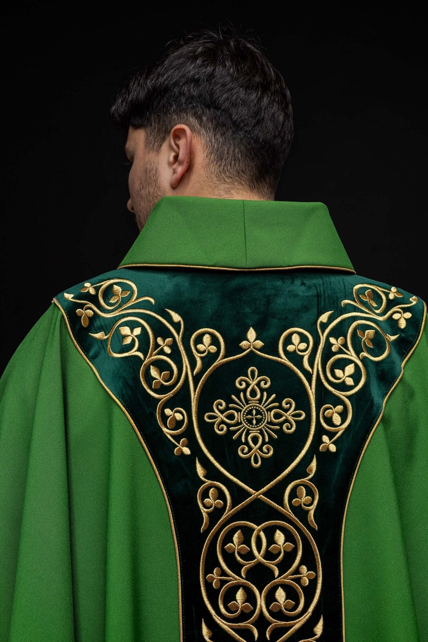 Casula liturgica Verde decorata con stolone in velluto ricamato KOR/169/01 - PERILPRETE.IT
