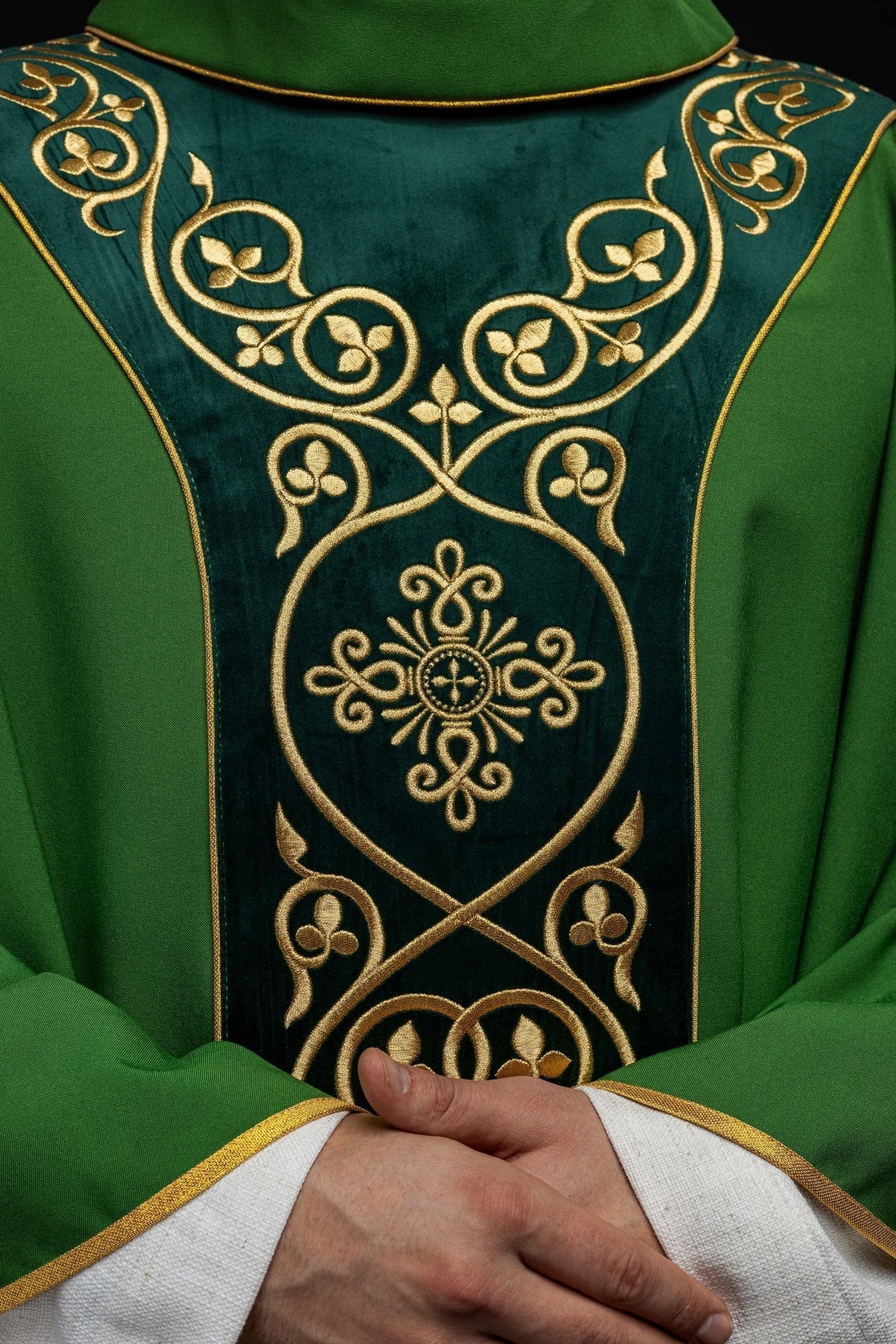 Casula liturgica Verde decorata con stolone in velluto ricamato KOR/169/01 - PERILPRETE.IT