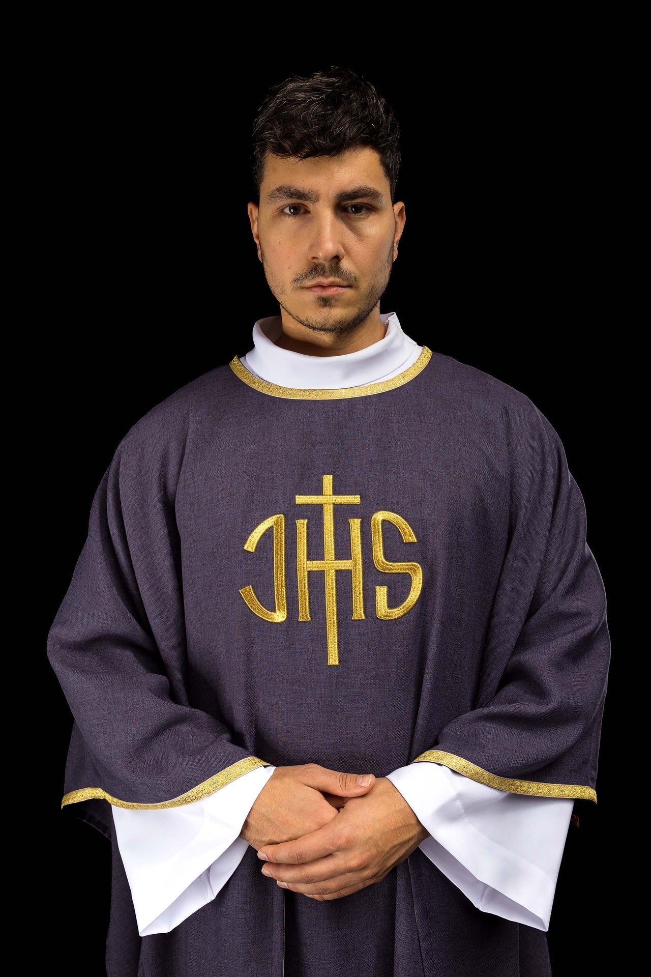 Casula liturgica viola con ricamo dorato IHS KOA/001/03/70 - PERILPRETE.IT
