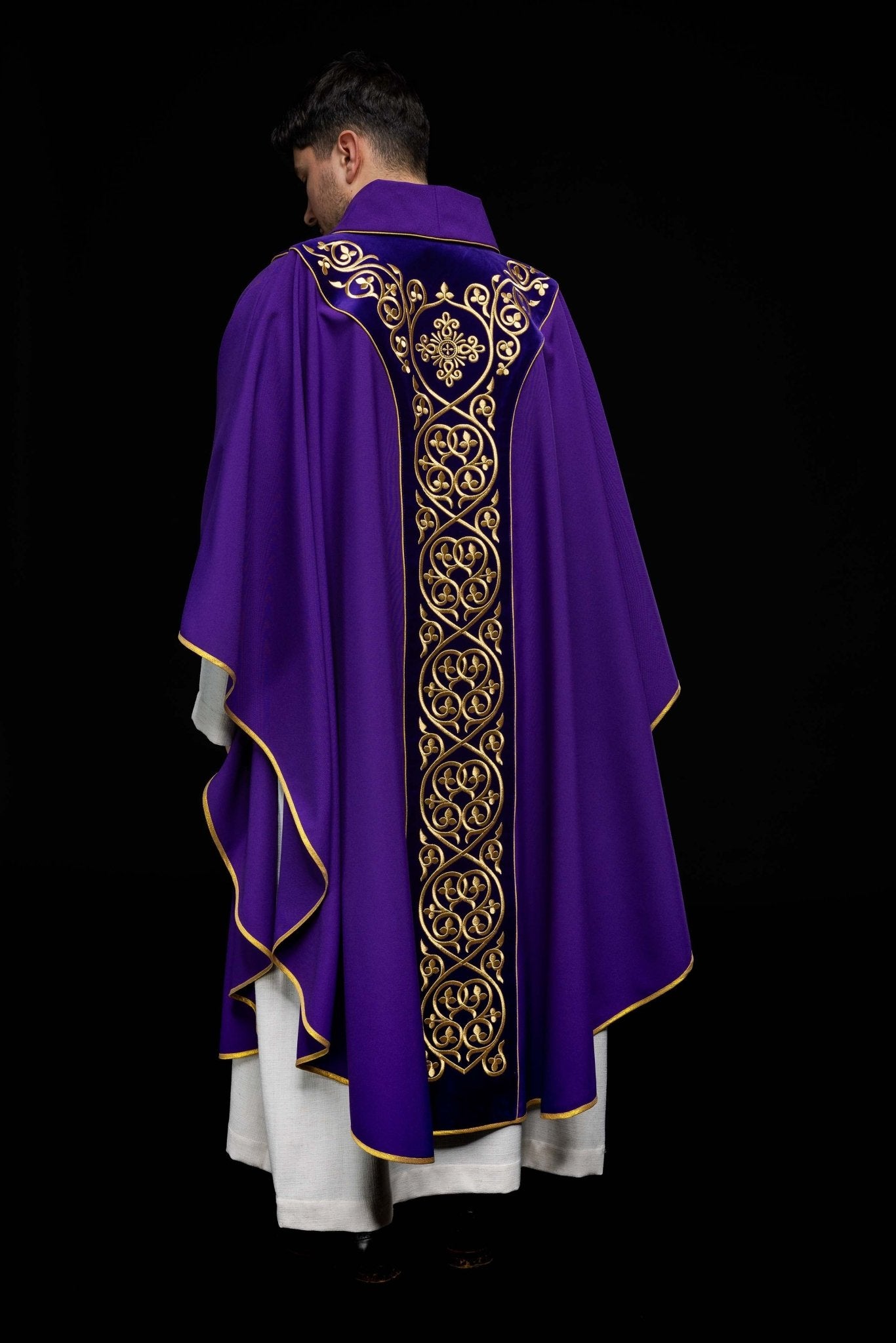 Casula liturgica Viola decorata con stolone in velluto ricamato KOR/169/03 - PERILPRETE.IT