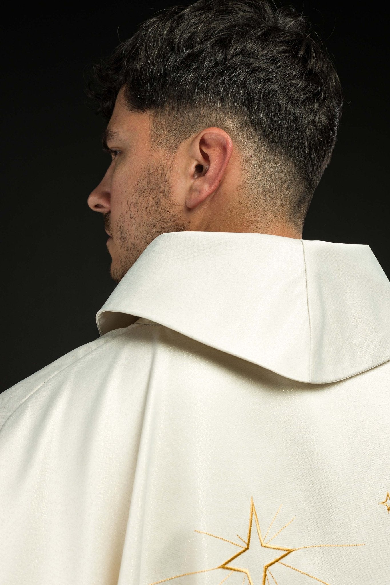 Casula lucida con ricamo dorato e immagine dei Re Magi KDT/7011/05/54 ECRU - PERILPRETE.IT