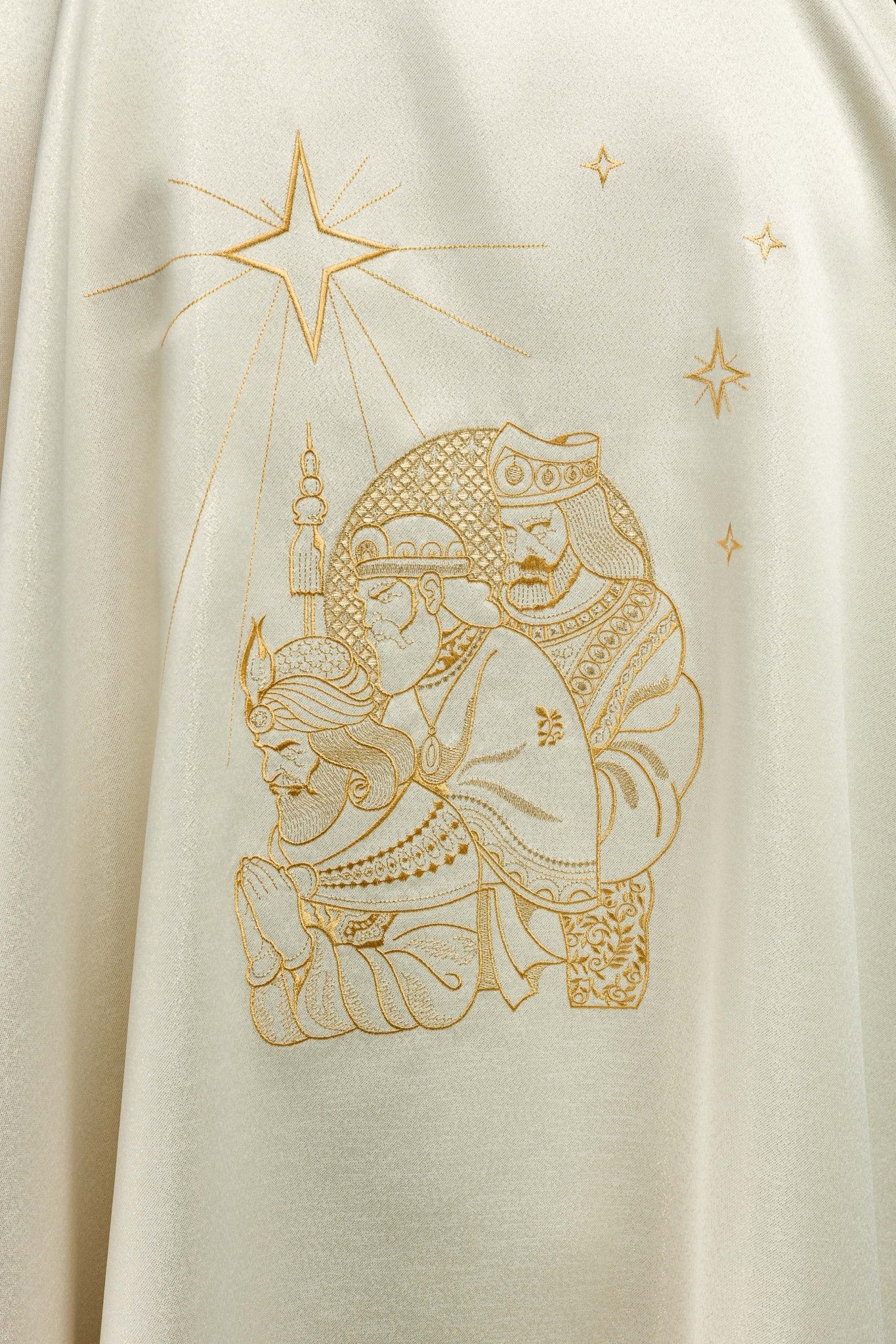 Casula lucida con ricamo dorato e immagine dei Re Magi KDT/7011/05/54 ECRU - PERILPRETE.IT