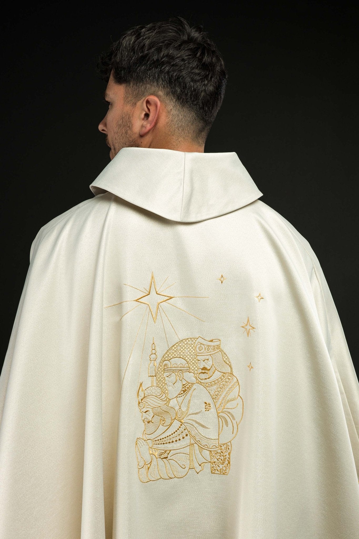 Casula lucida con ricamo dorato e immagine dei Re Magi KDT/7011/05/54 ECRU - PERILPRETE.IT