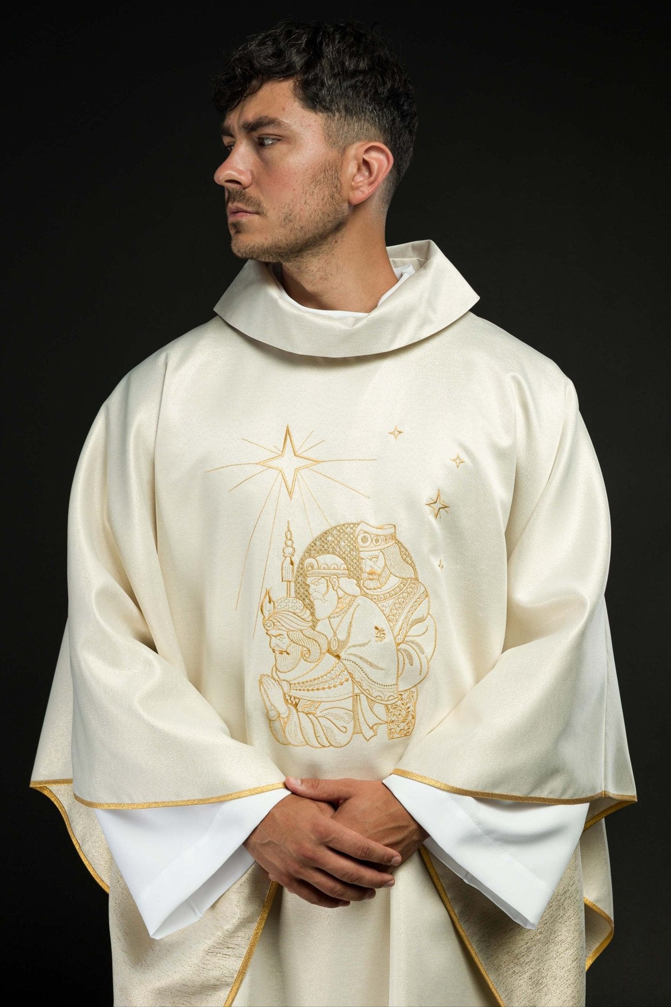 Casula lucida con ricamo dorato e immagine dei Re Magi KDT/7011/05/54 ECRU - PERILPRETE.IT