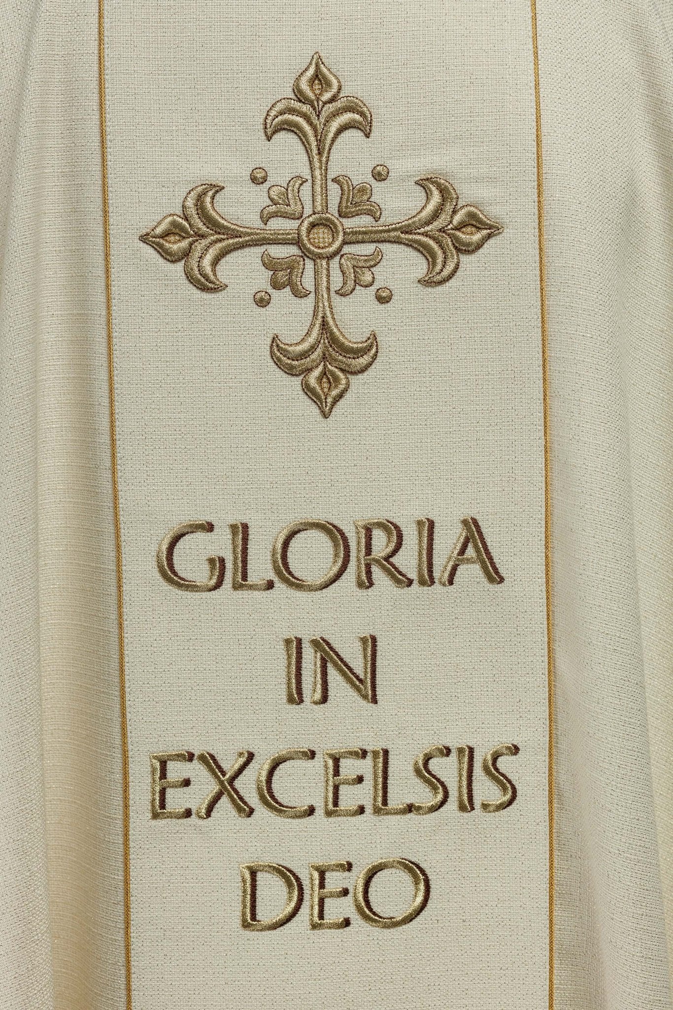 Casula natalizia ricamata con l'immagine della Sacra Famiglia KOR/292/05/71 - PERILPRETE.IT