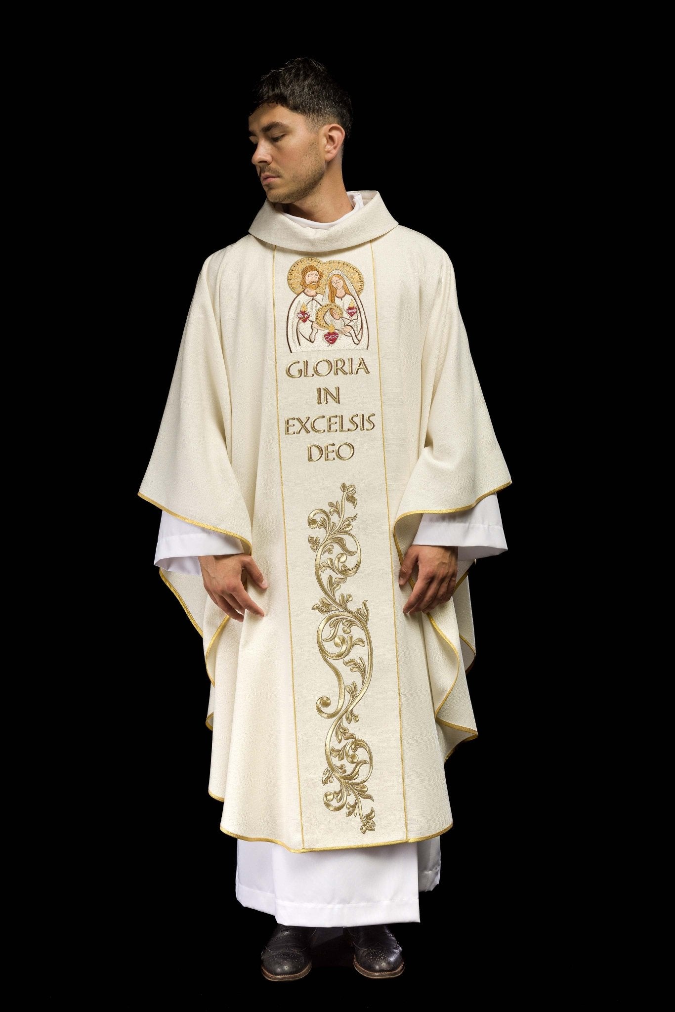 Casula natalizia ricamata con l'immagine della Sacra Famiglia KOR/292/05/71 - PERILPRETE.IT