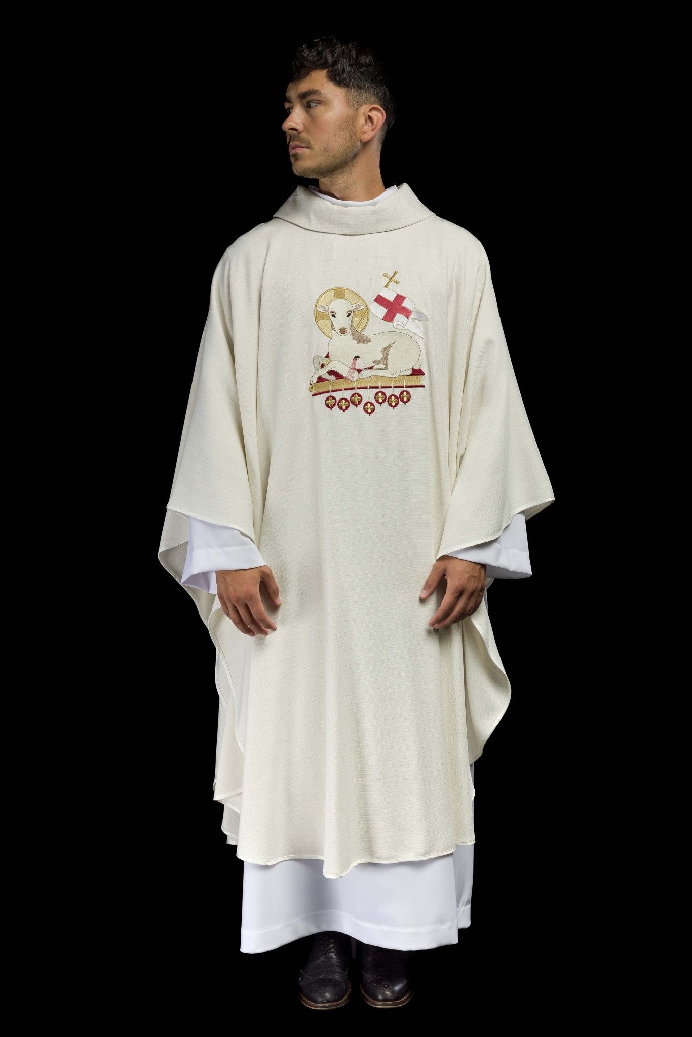 Casula pasquale in tessuto naturale con Agnello ricamato KDT/7049/05/49 ECRU - PERILPRETE.IT