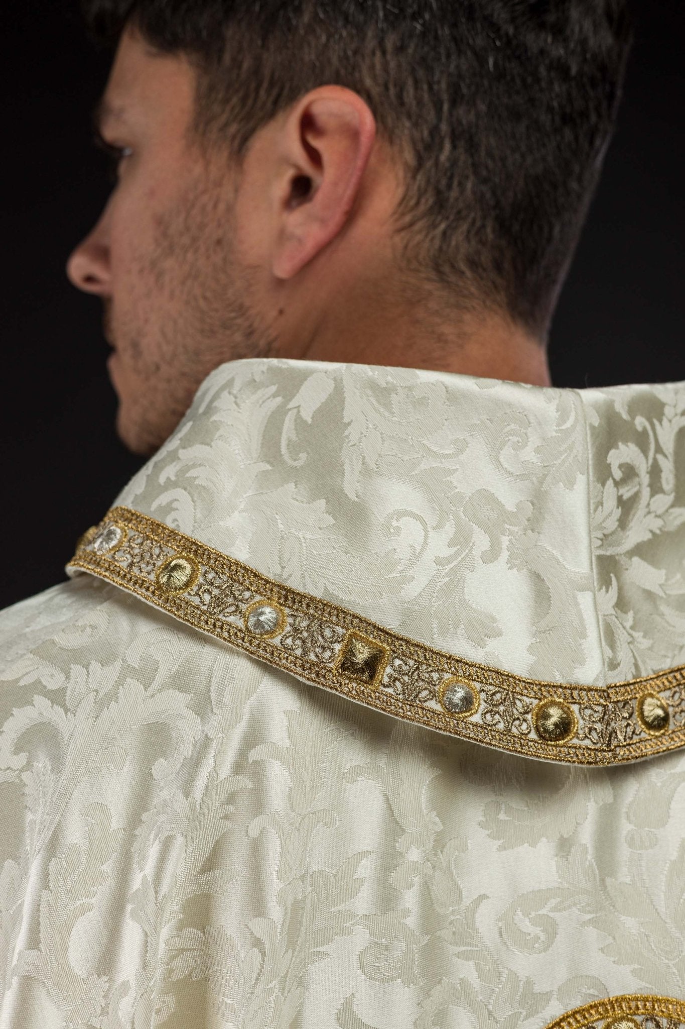 Casula ricamata agnello pasquale su tessuto decorativo S-7072-05-88 - PERILPRETE.IT