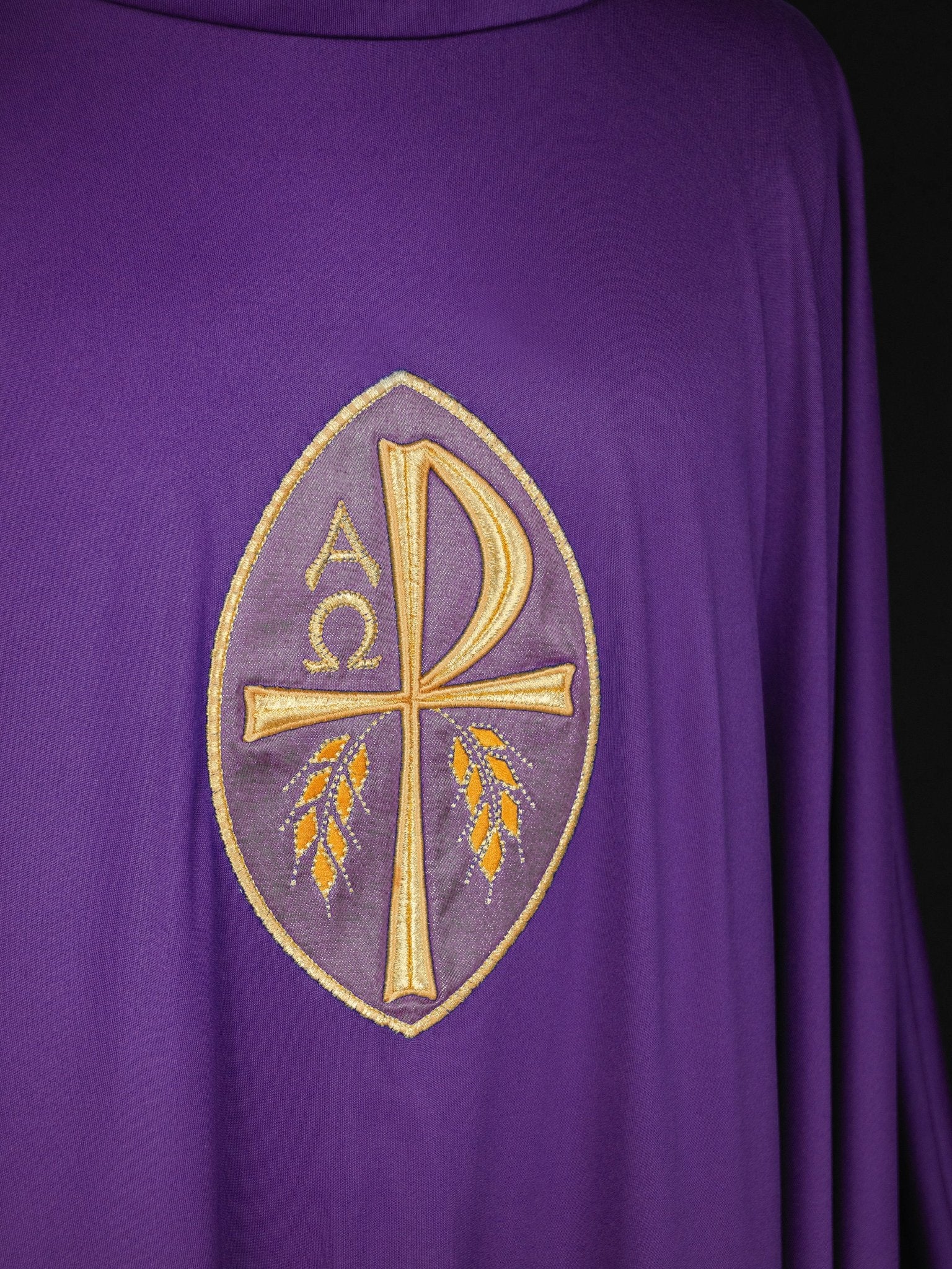 Casula ricamata con croce viola, maglia leggera SACROLITE KOR/387/03/78 - PERILPRETE.IT