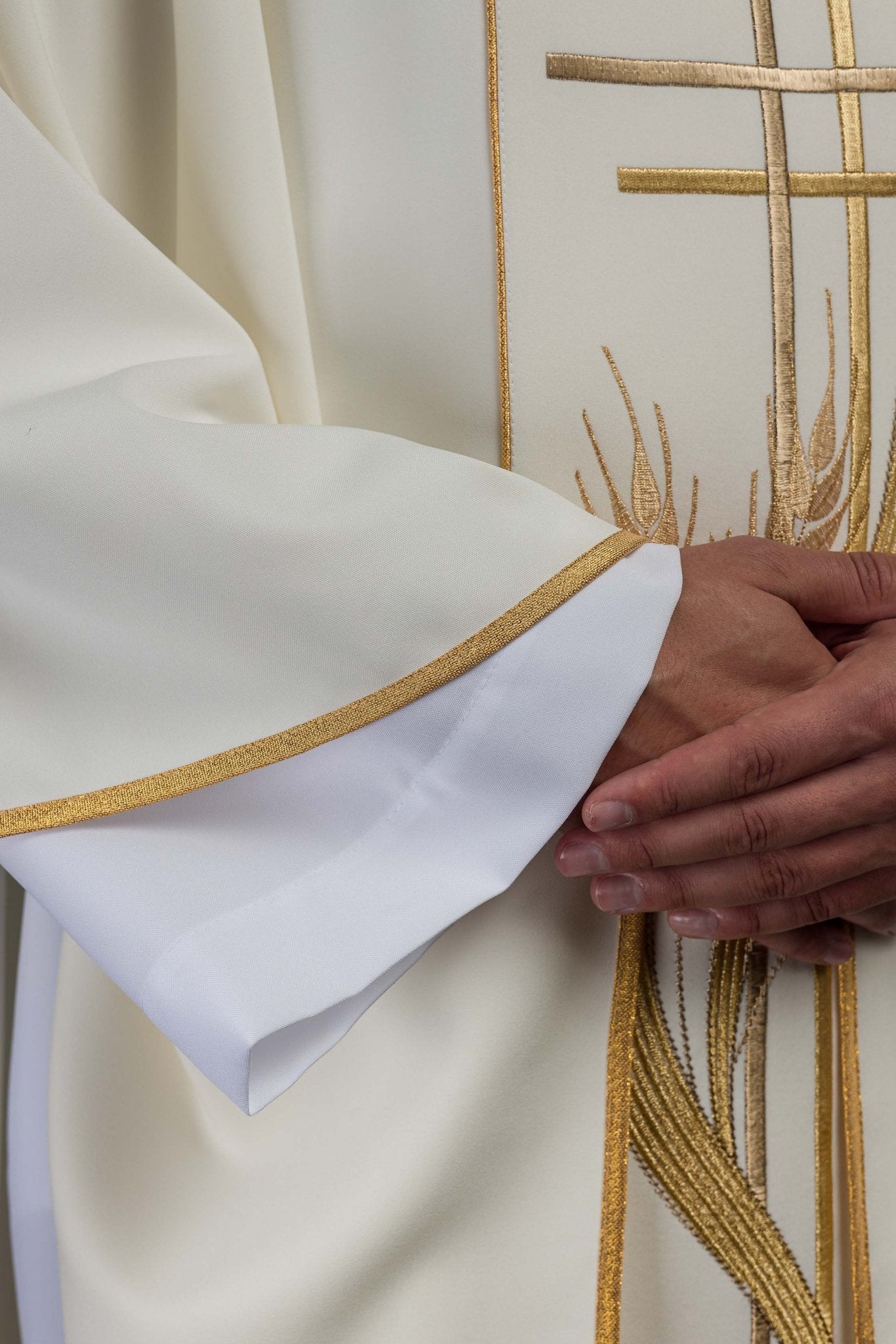 Casula ricamata con motivi di croce e spighe écru KOR/114/05/01 ECRU - PERILPRETE.IT