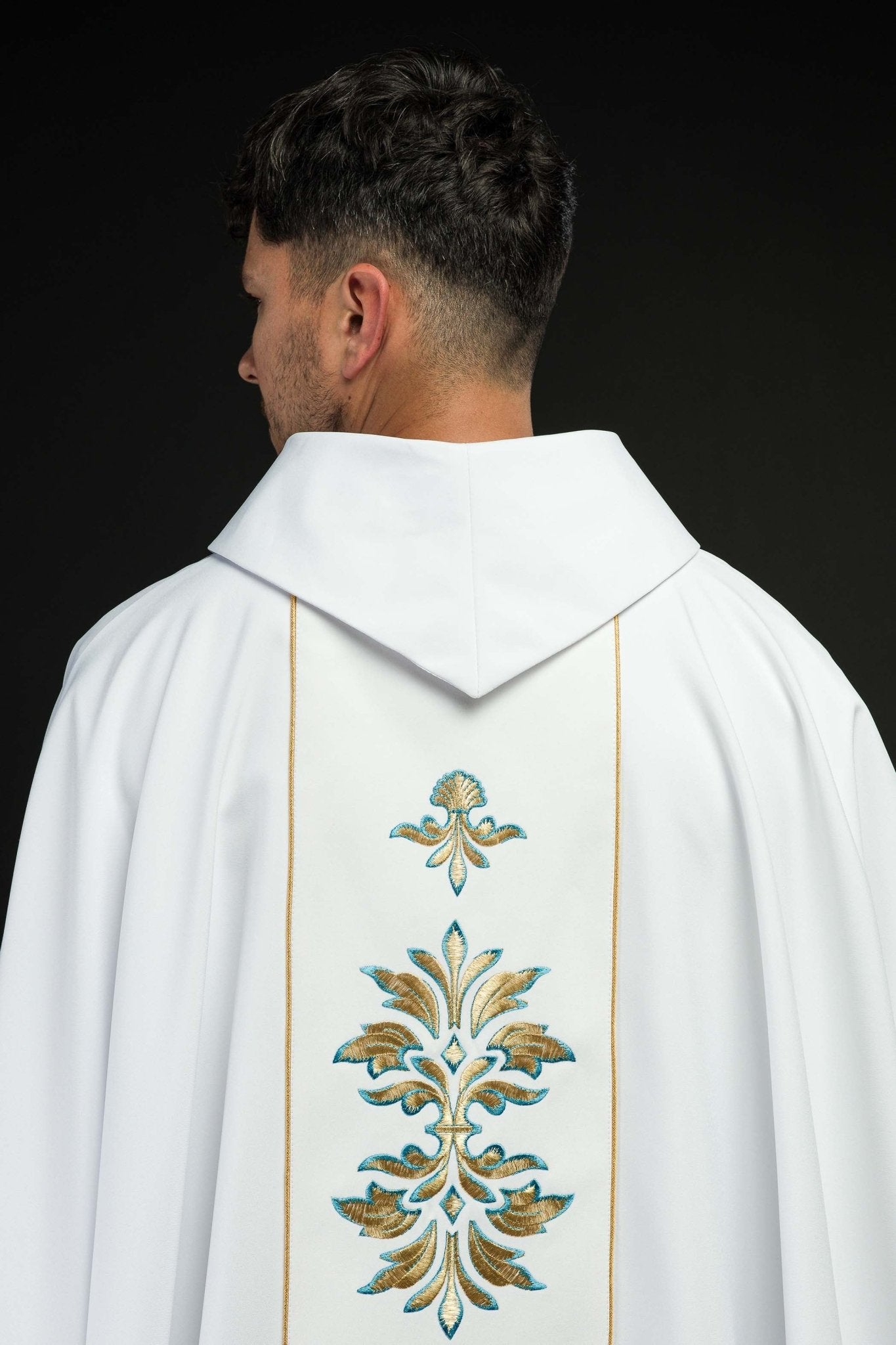 Casula ricamata con motivo mariano bianco KOR/061/04/01 BIAŁY - PERILPRETE.IT