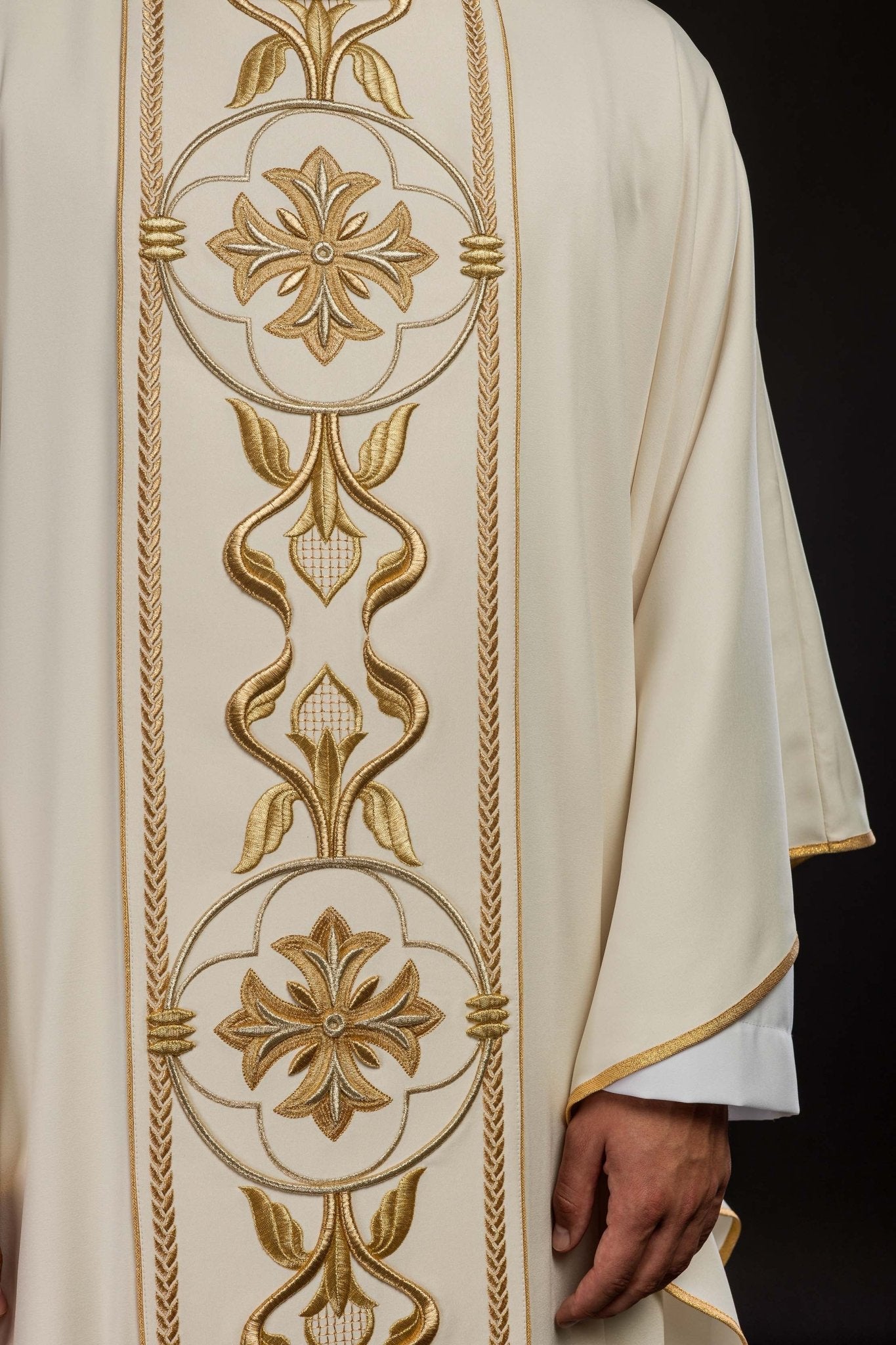 Casula ricamata Croce ecru KOR/267/05/53 - PERILPRETE.IT