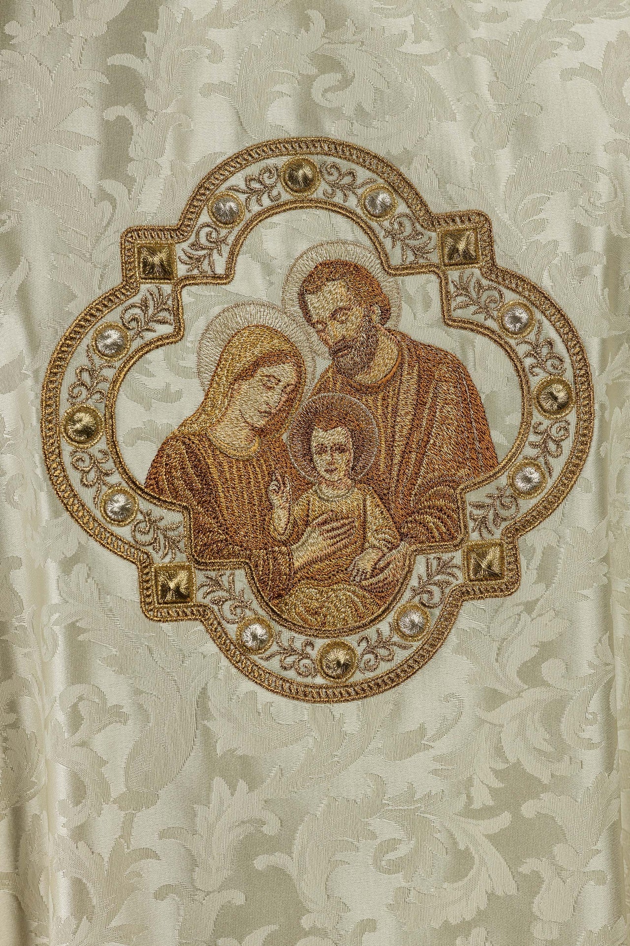 Casula ricamata di Natale con l’immagine della Sacra Famiglia S-7075-05-88 - PERILPRETE.IT