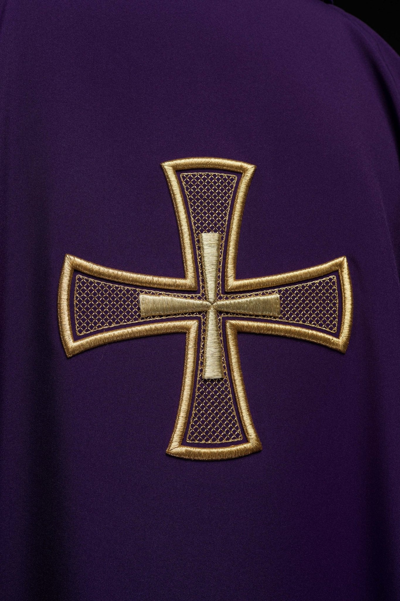 Casula ricamata IHS Viola KOR/258/03/12 - PERILPRETE.IT