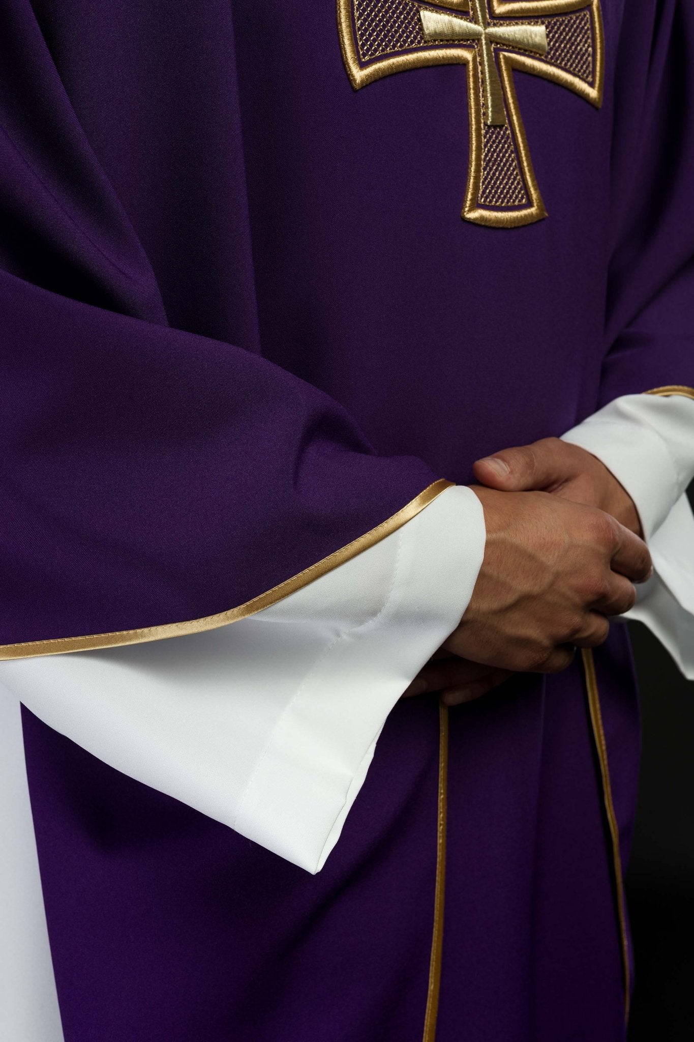 Casula ricamata IHS Viola KOR/258/03/12 - PERILPRETE.IT