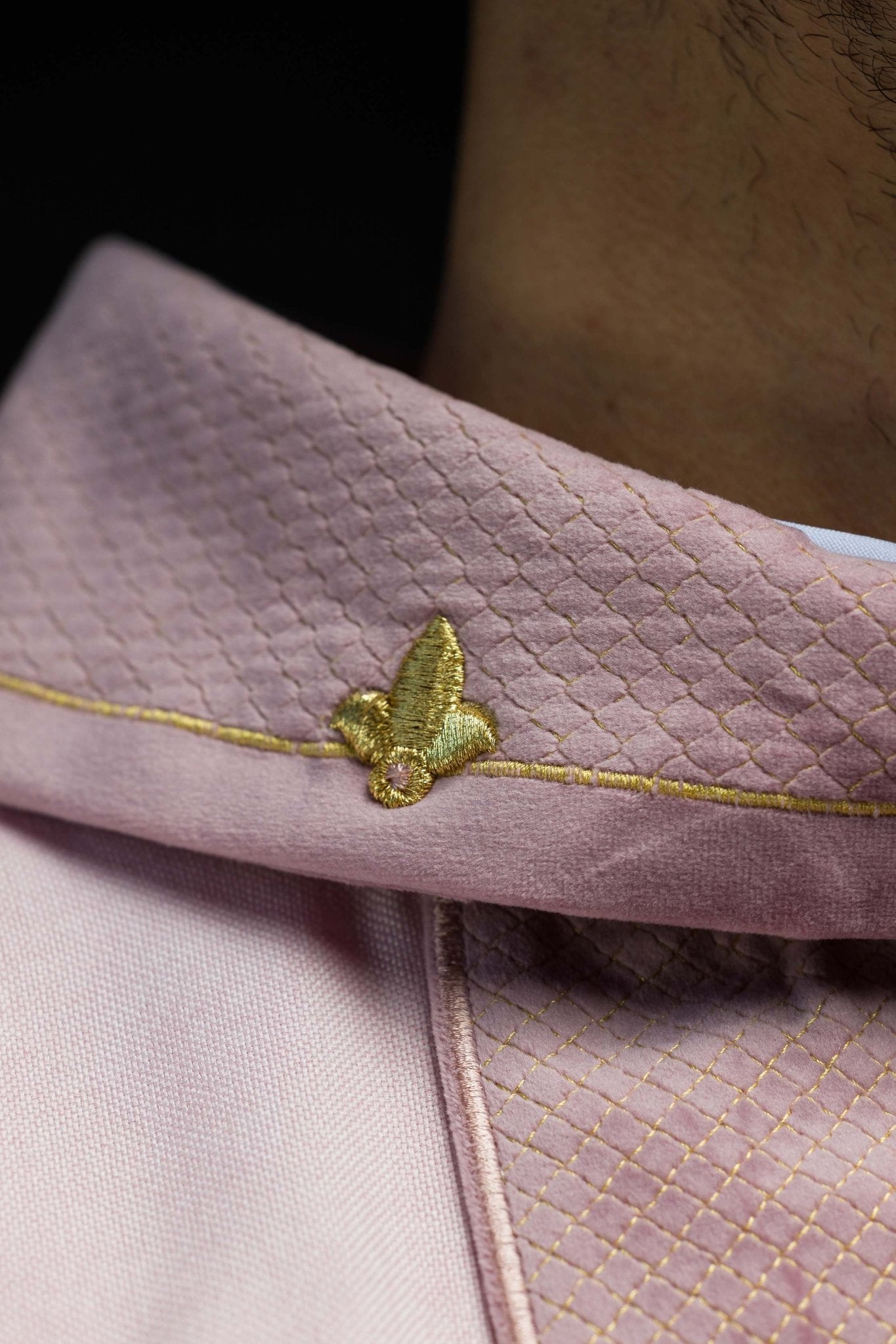 Casula ricamata su velluto con il simbolo della Croce Rosa LE/7029/08 - PERILPRETE.IT