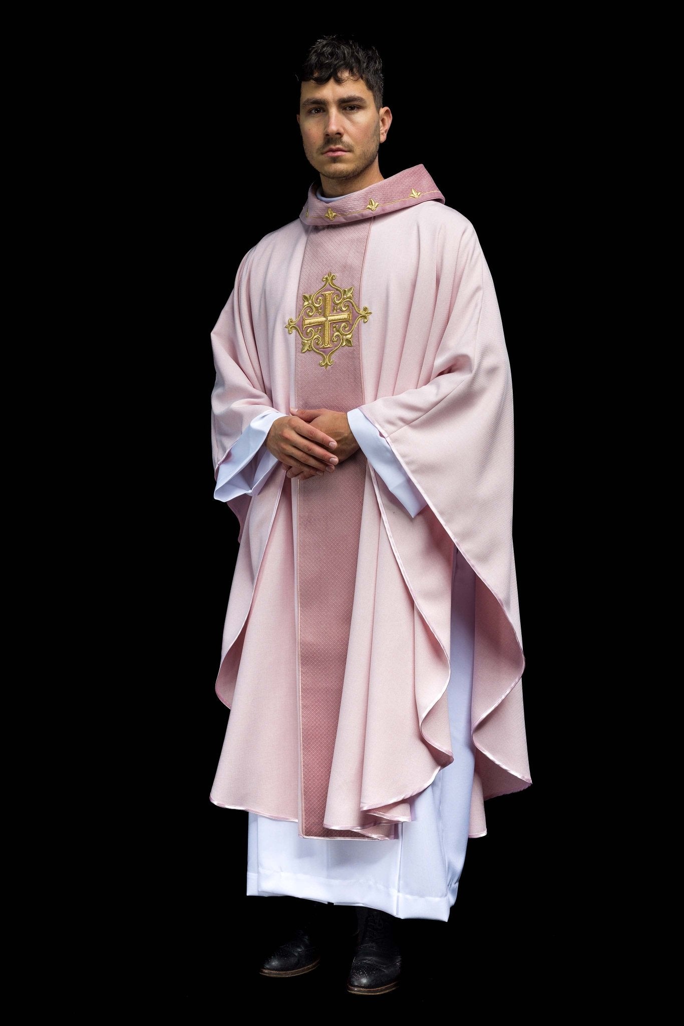 Casula ricamata su velluto con il simbolo della Croce Rosa LE/7029/08 - PERILPRETE.IT