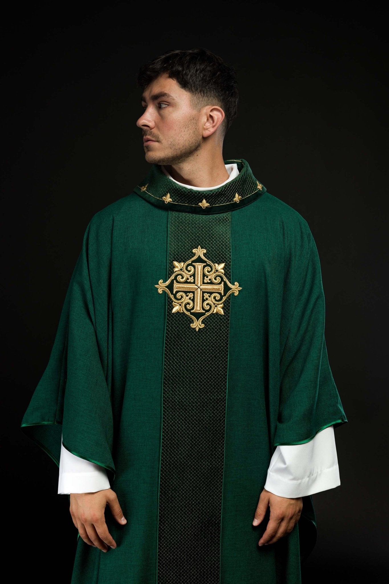 Casula ricamata su velluto con simbolo della Croce Verde LE/7029/01 - PERILPRETE.IT