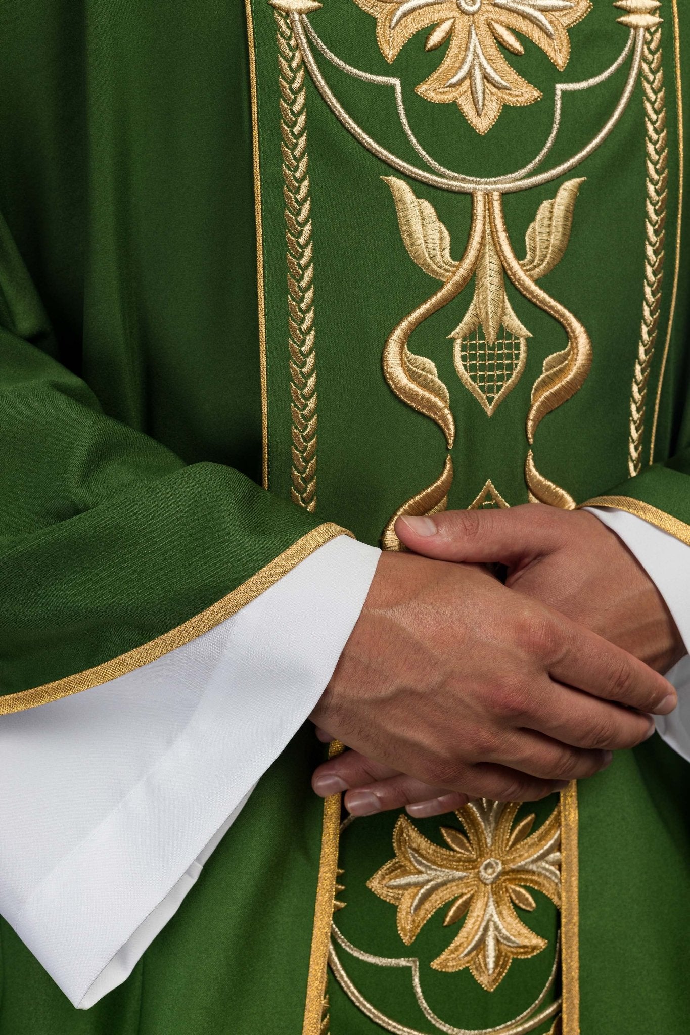 Casula ricamata Verde con Fascia Decorativa KOR/267/01/53 - PERILPRETE.IT