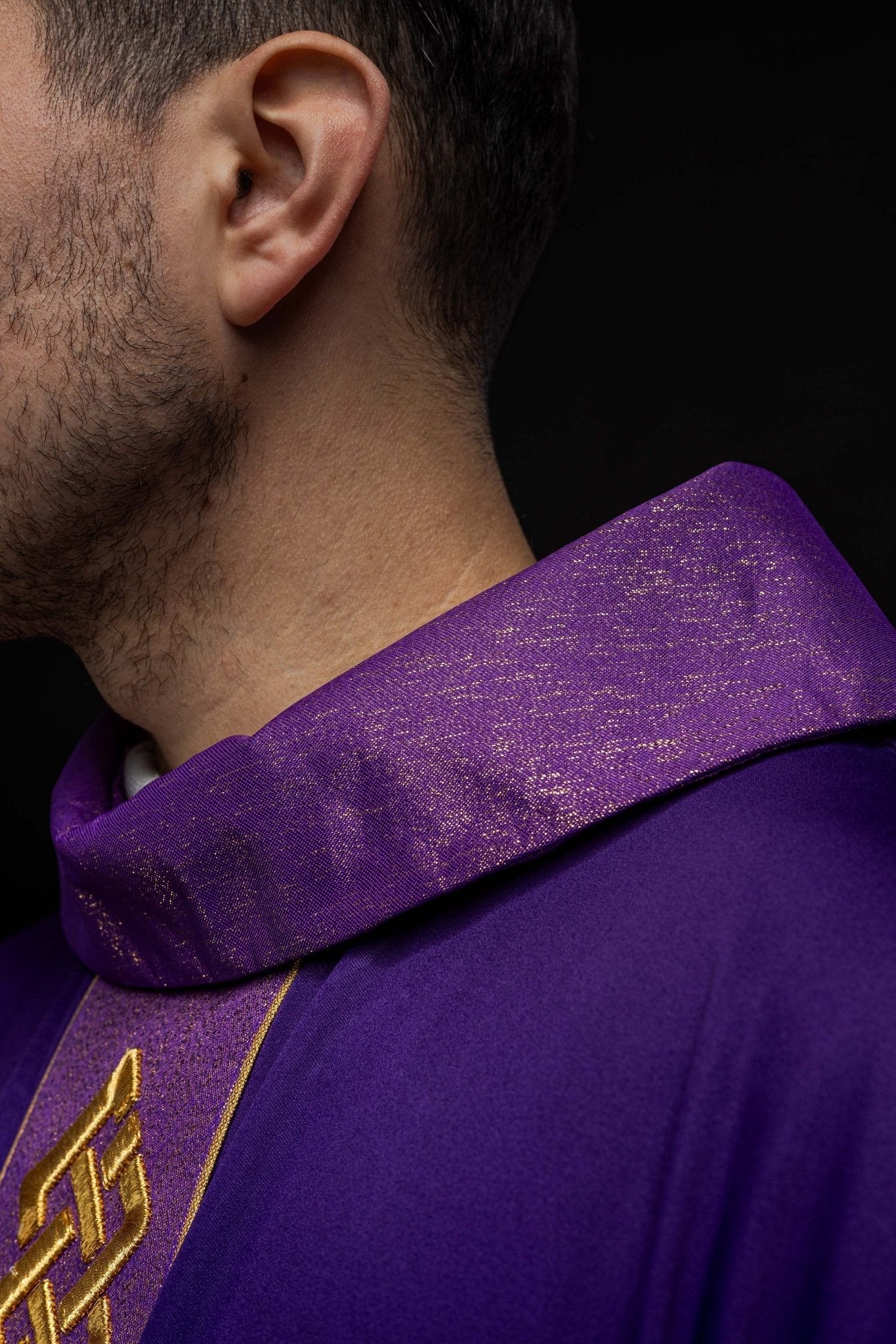 Casula ricamata Viola con Fascia Decorativa KOR/266/03/53 - PERILPRETE.IT