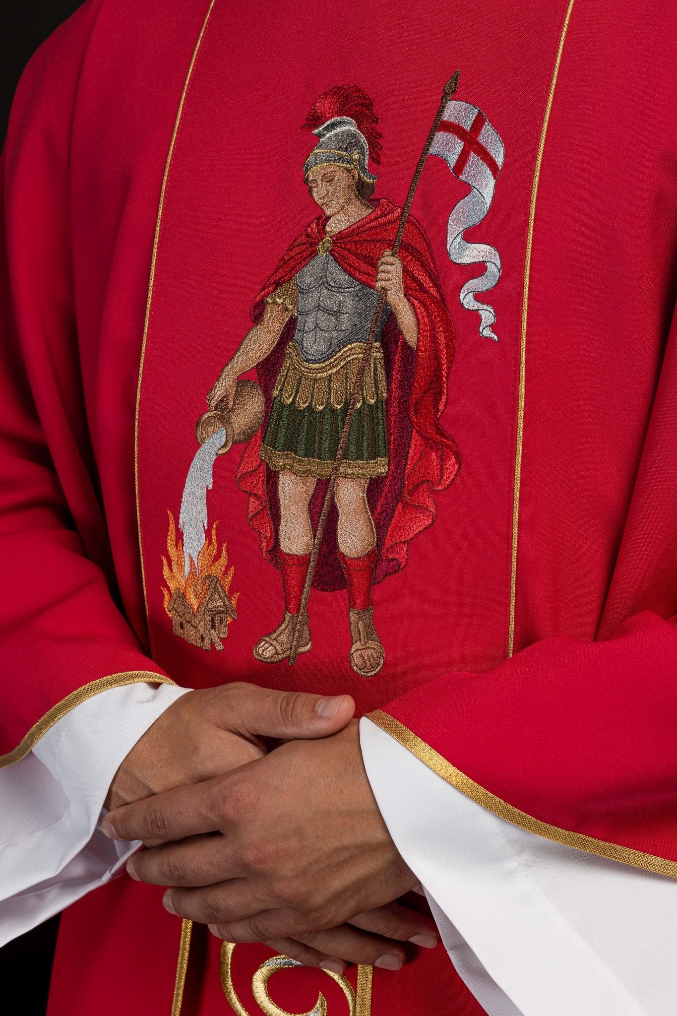 Casula riccamente ricamata con l'immagine di San Floriano KOW2/036/02/01 - PERILPRETE.IT