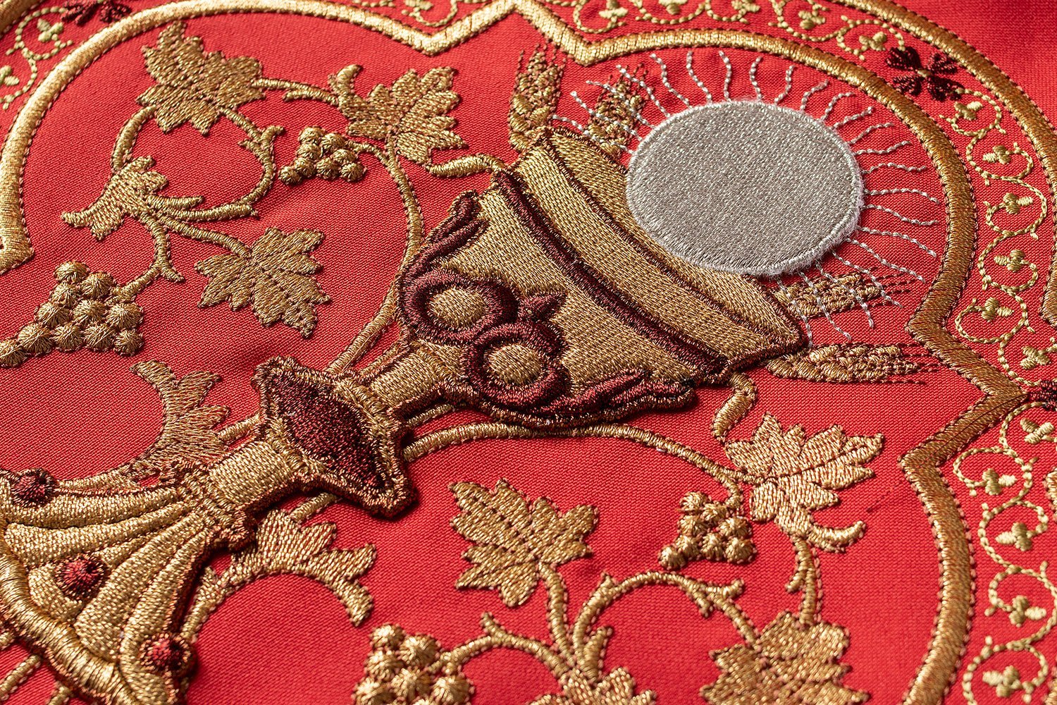 Casula romana Rossa con simbolo del Cuore di Gesù KOR/199/02/01 - PERILPRETE.IT