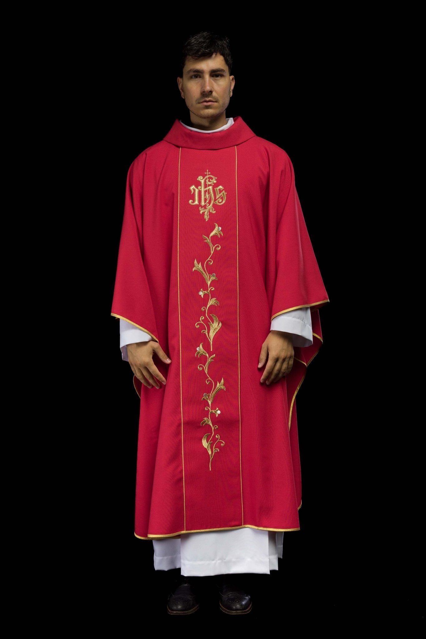 Casula romana Rossa ricamata con motivo IHS KOR/189/02/01 CZERWONY - PERILPRETE.IT