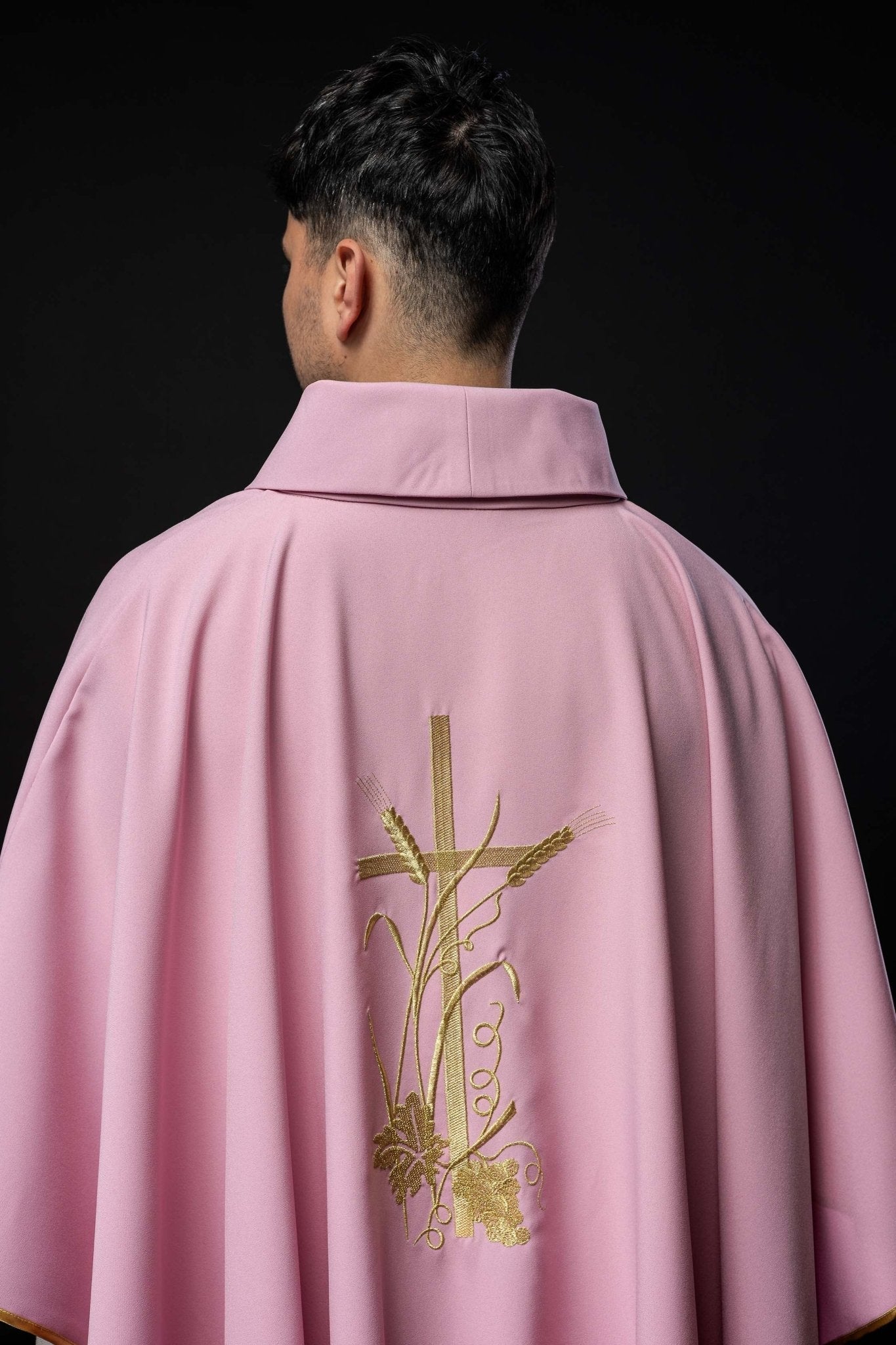 Casula Rosa con ricamo dorato della Croce KOR/026/08/12 RÓŻ - PERILPRETE.IT