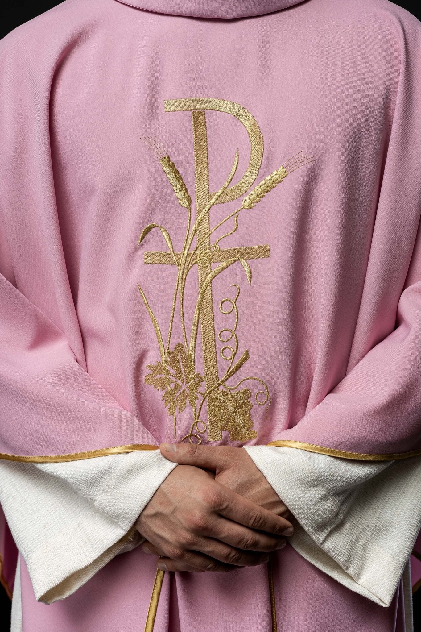 Casula Rosa con ricamo dorato della Croce KOR/026/08/12 RÓŻ - PERILPRETE.IT