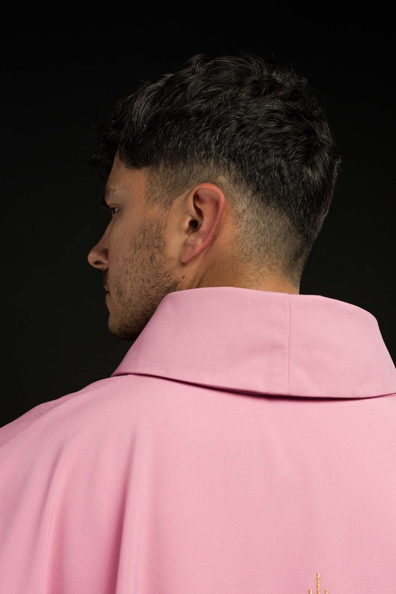 Casula Rosa con ricamo IHS dorato KOR/003/08/12 RÓŻ - PERILPRETE.IT