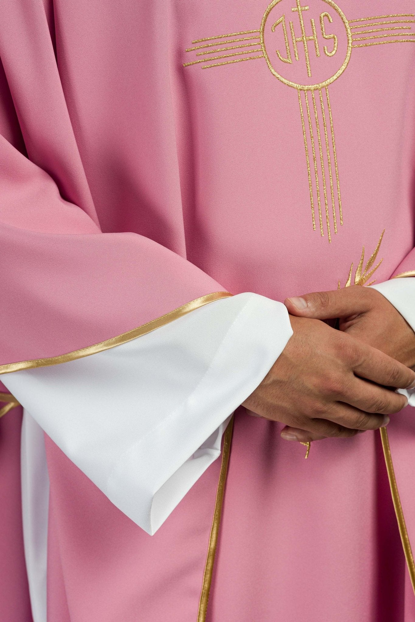 Casula Rosa con ricamo IHS dorato KOR/003/08/12 RÓŻ - PERILPRETE.IT