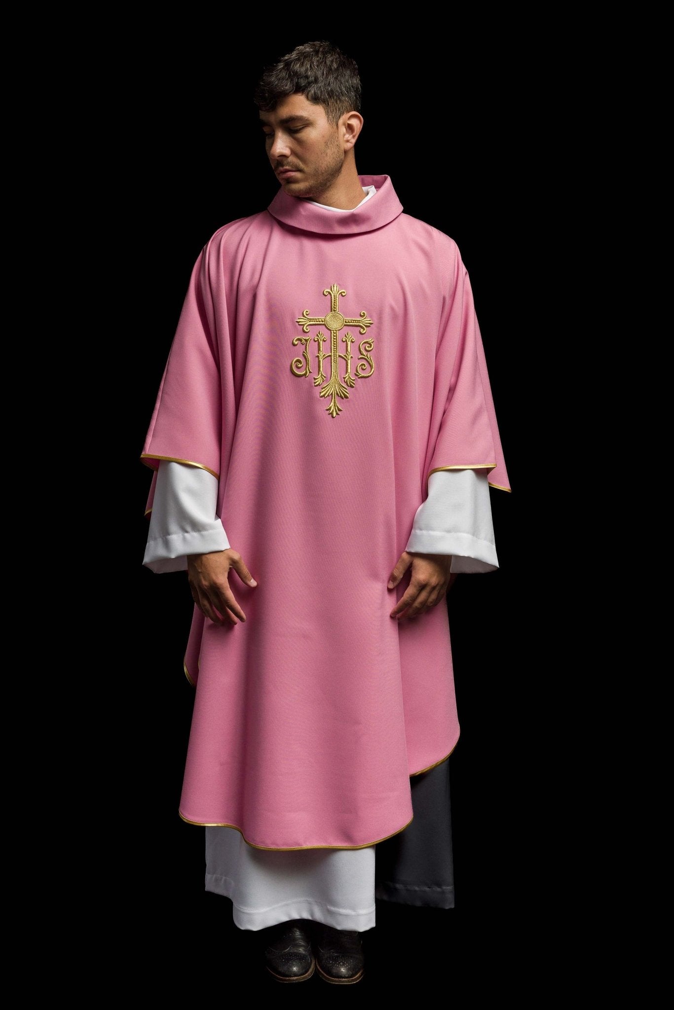Casula rosa con ricamo IHS in rilievo KOR/255/08/12 - PERILPRETE.IT