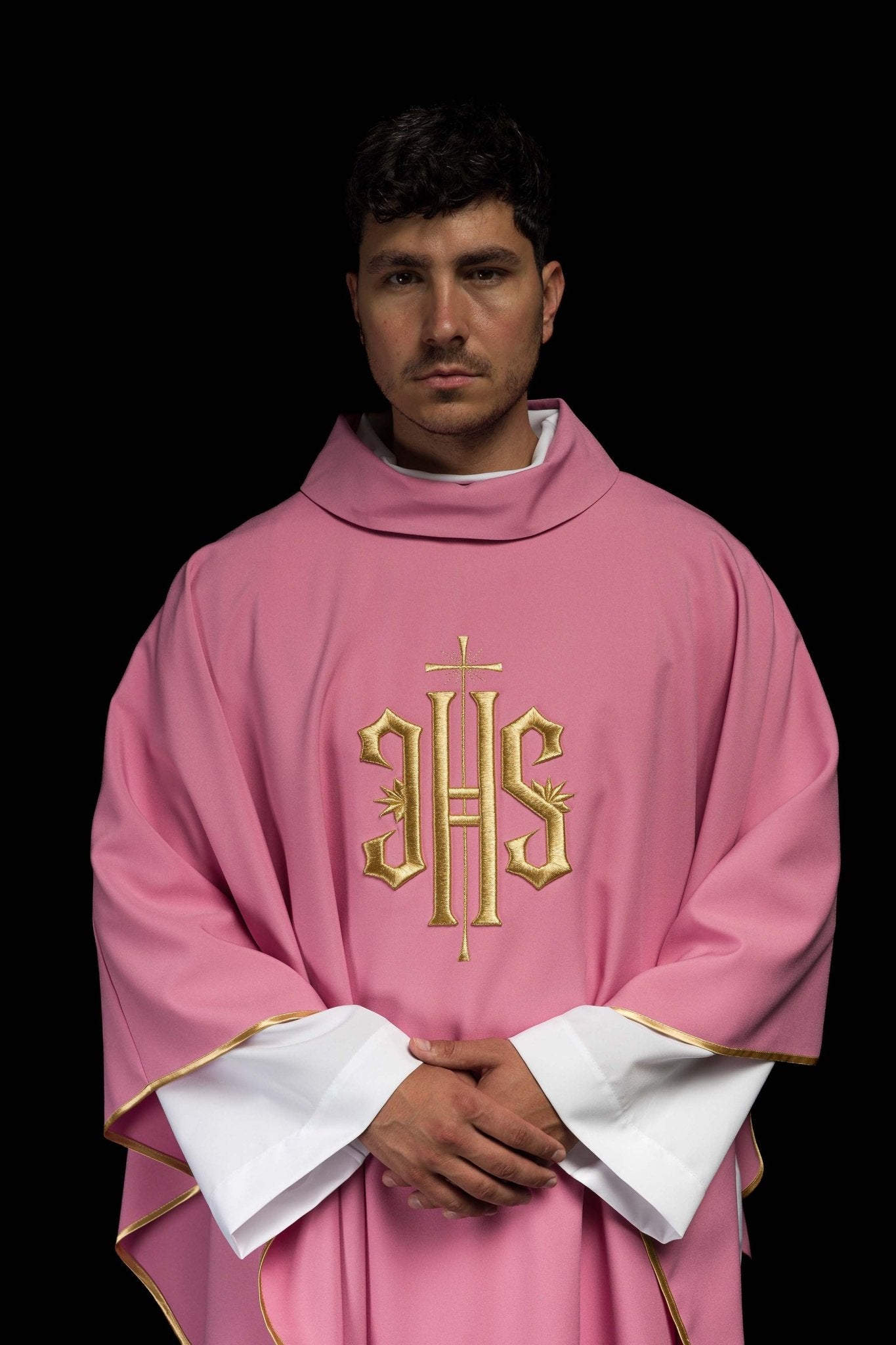 Casula Rosa ricamata con motivo IHS KOR/010/08/12 RÓŻ - PERILPRETE.IT