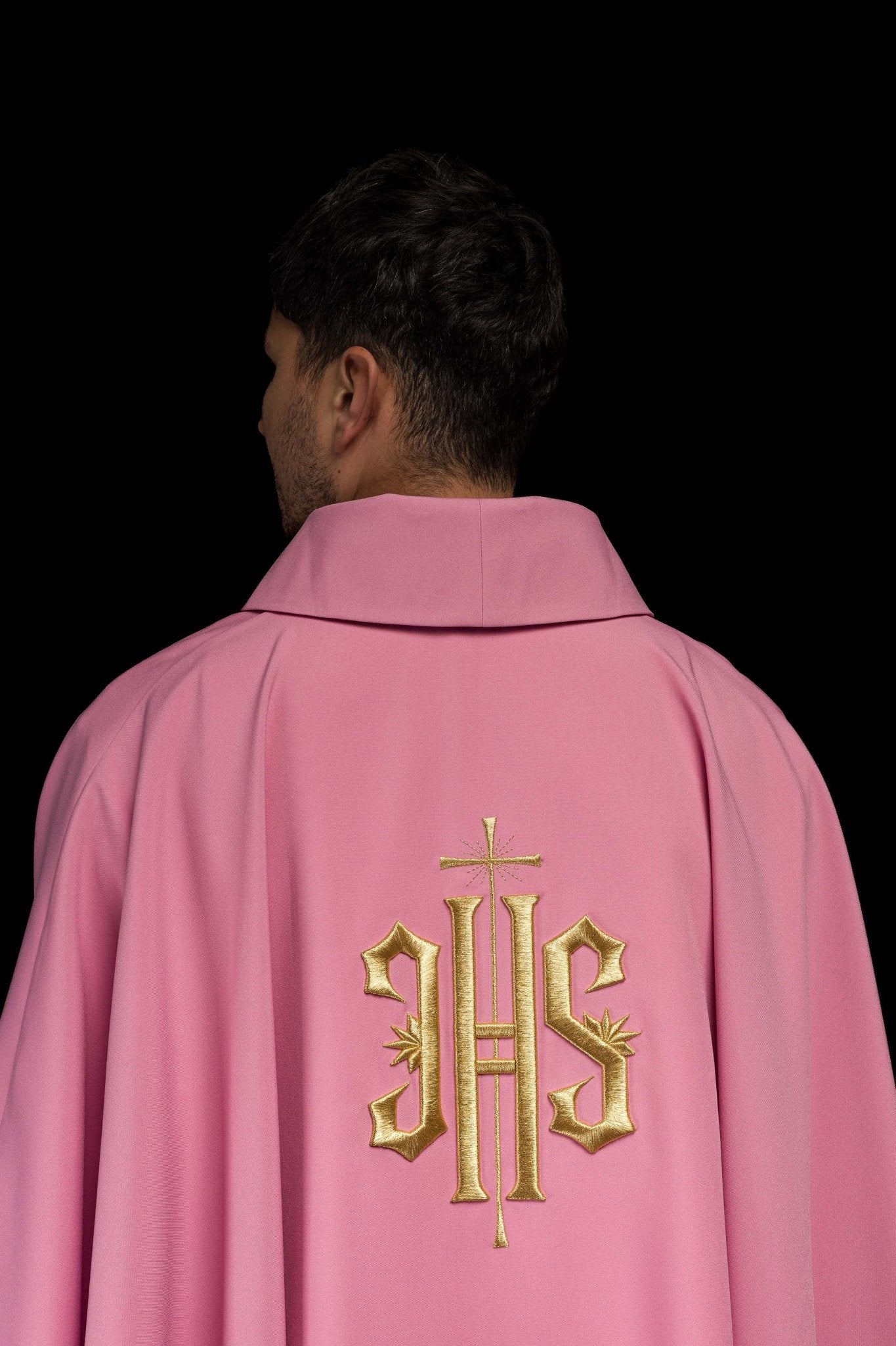 Casula Rosa ricamata con motivo IHS KOR/010/08/12 RÓŻ - PERILPRETE.IT