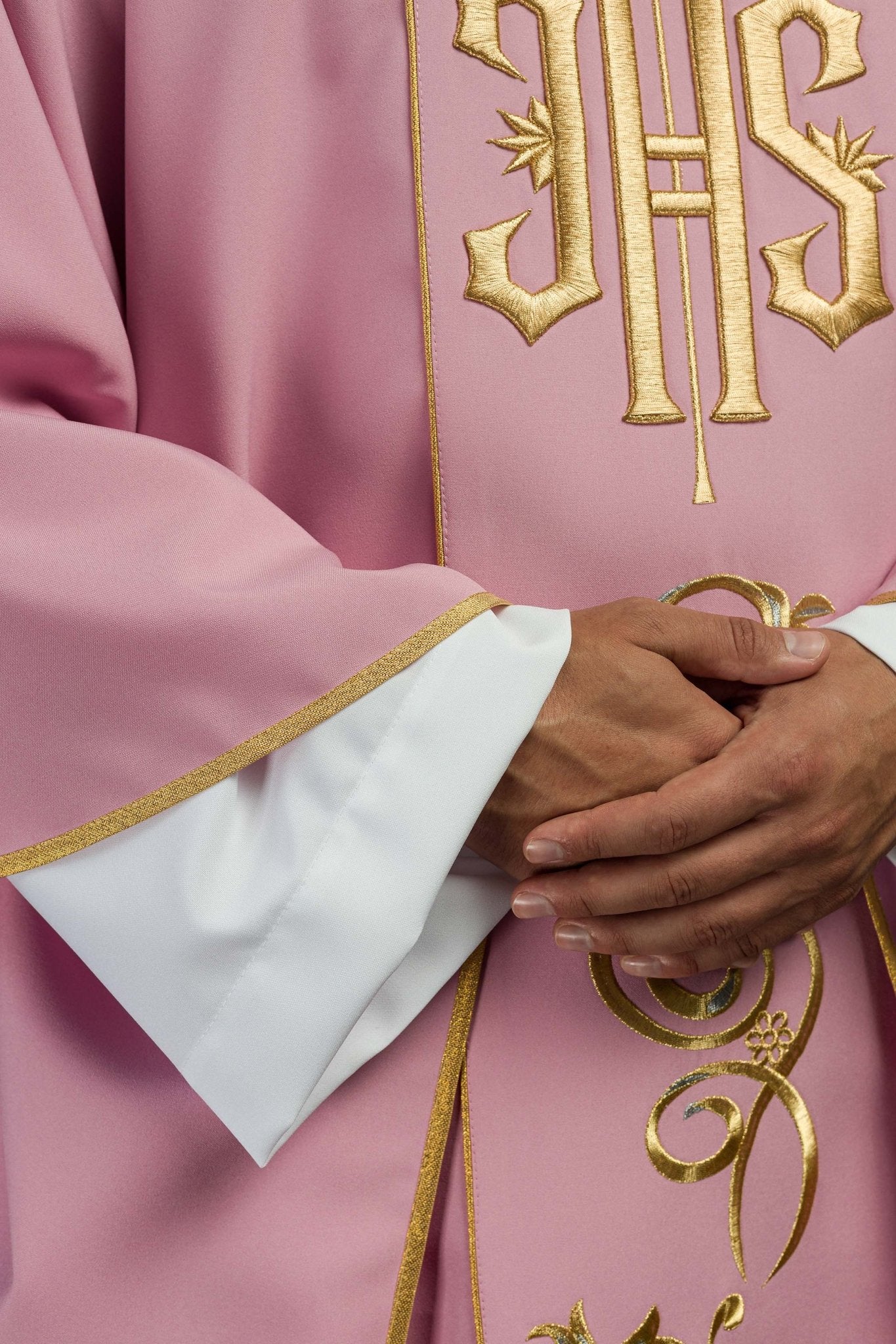 Casula Rosa ricamata IHS KOR/031/08/01 RÓŻ - PERILPRETE.IT