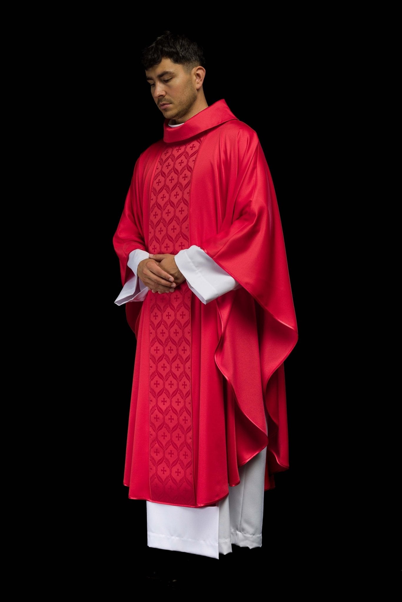 Casula rossa con banda jacquard decorata con croci KOR/402/02/53 - PERILPRETE.IT