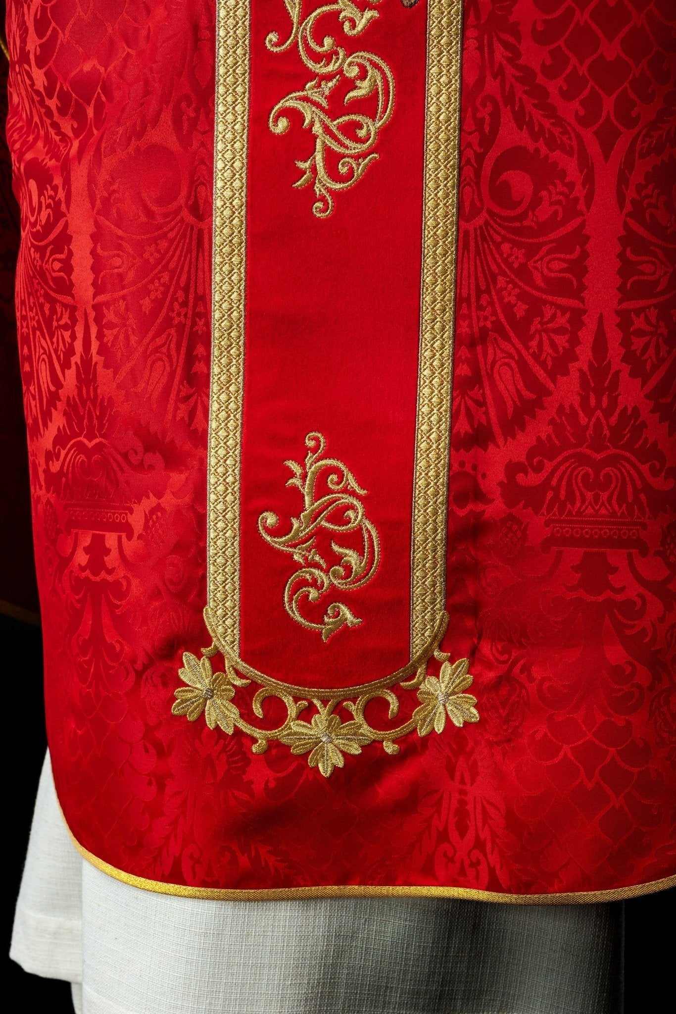 Casula Rossa con immagine ricamata di Cristo KOR/190/02/83/PA CZERWONY - PERILPRETE.IT