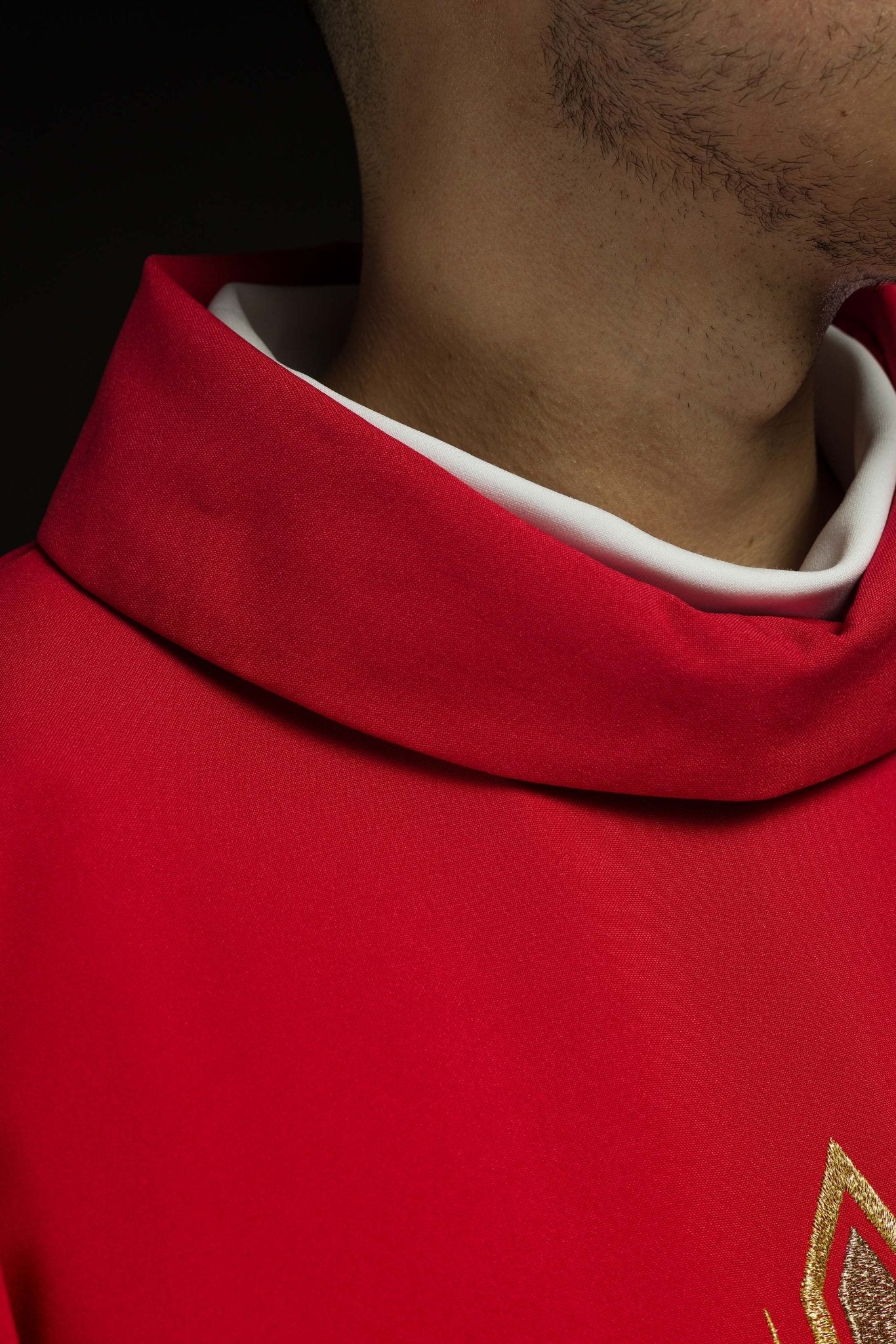 Casula Rossa con ricamo della Croce KOR/037/02/12 CZERWONY - PERILPRETE.IT