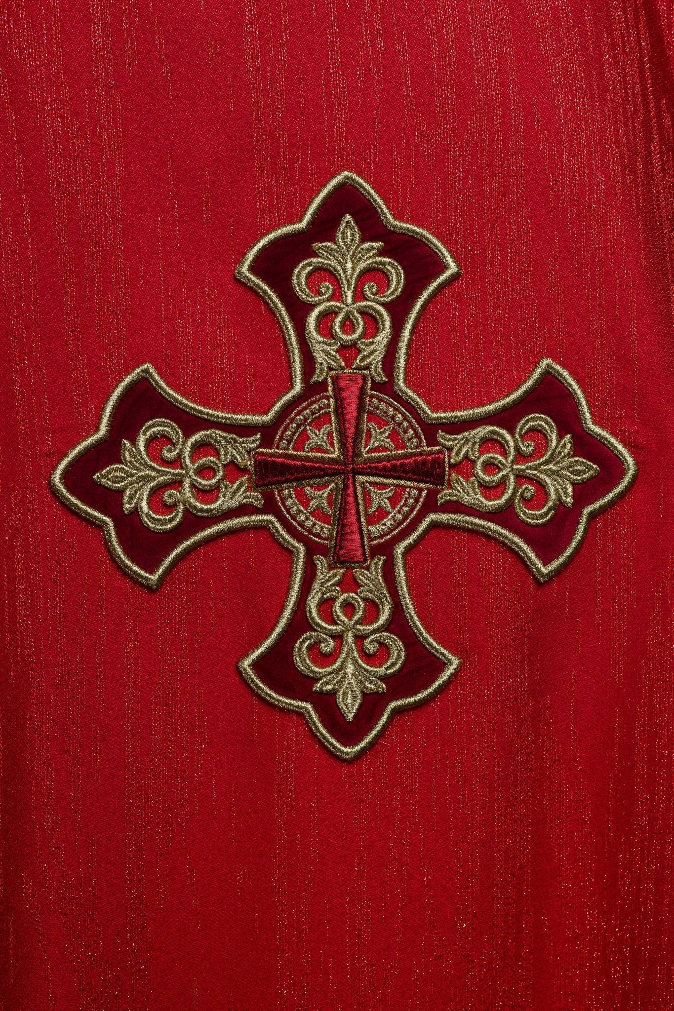 Casula rossa con ricamo della croce su tessuto decorativo LE/7036/02 - PERILPRETE.IT
